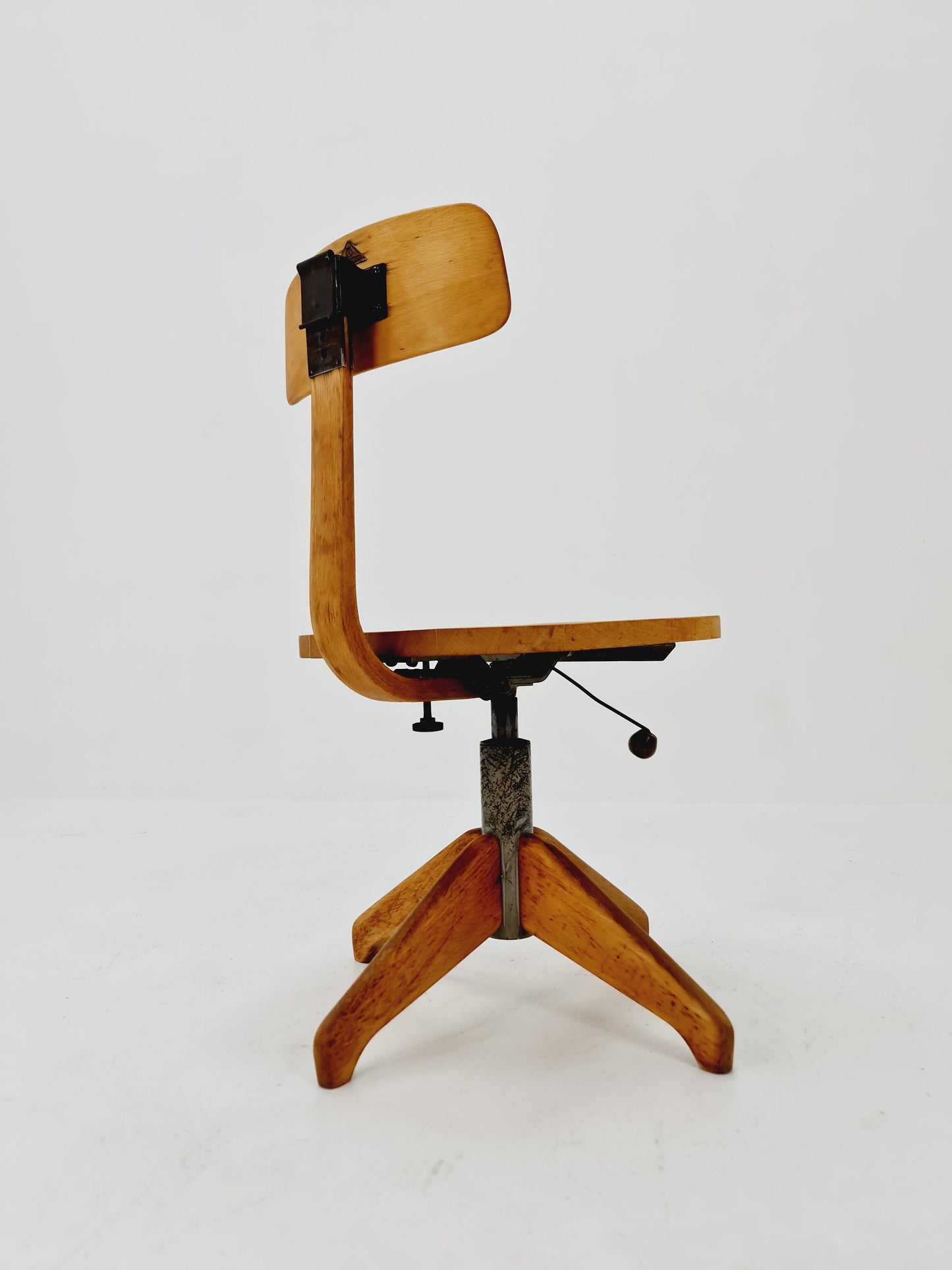 Bauhaus swivel office chair in solid wood By Der FerderDreh 1930s