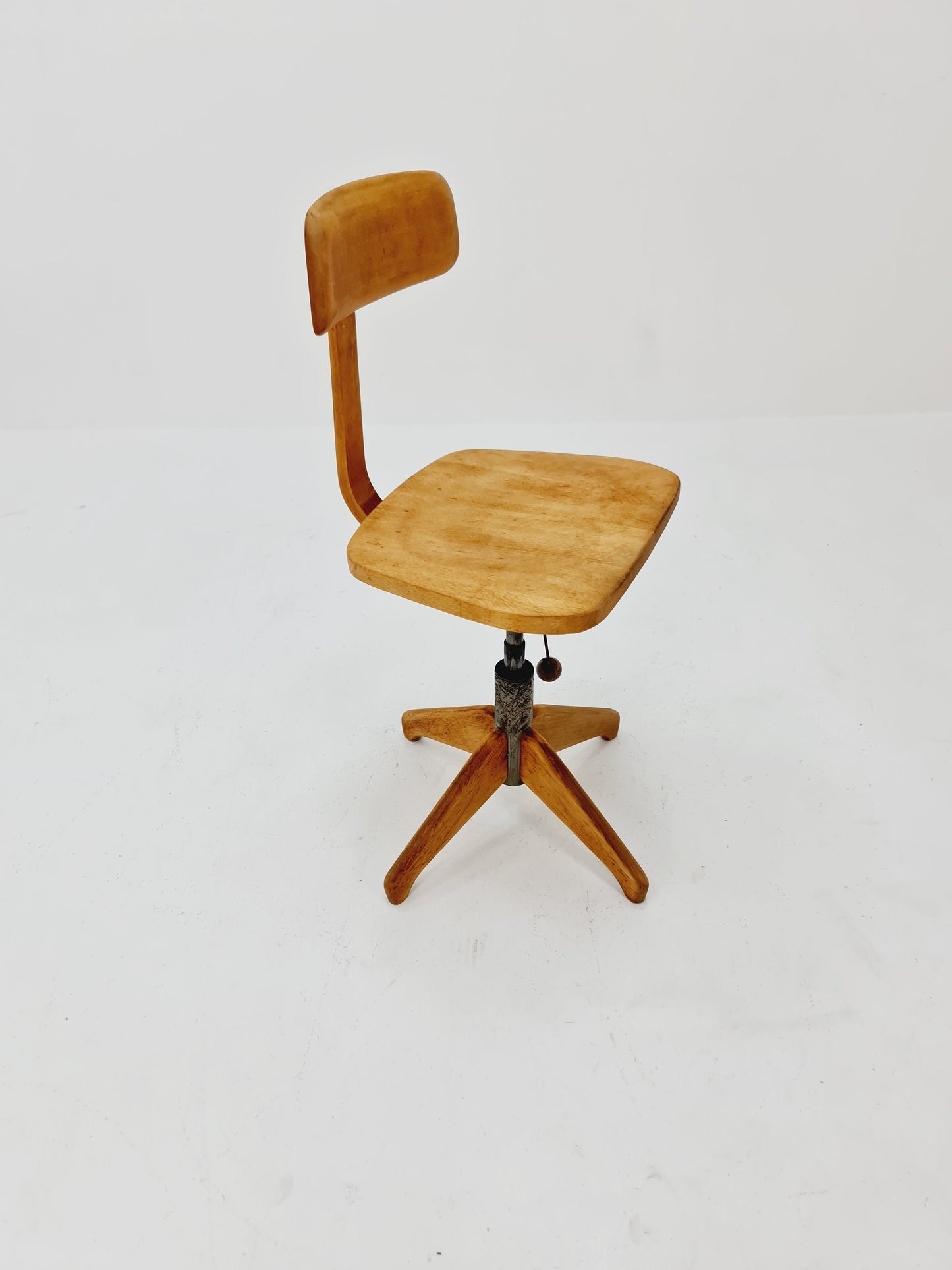 Bauhaus swivel office chair in solid wood By Der FerderDreh 1930s