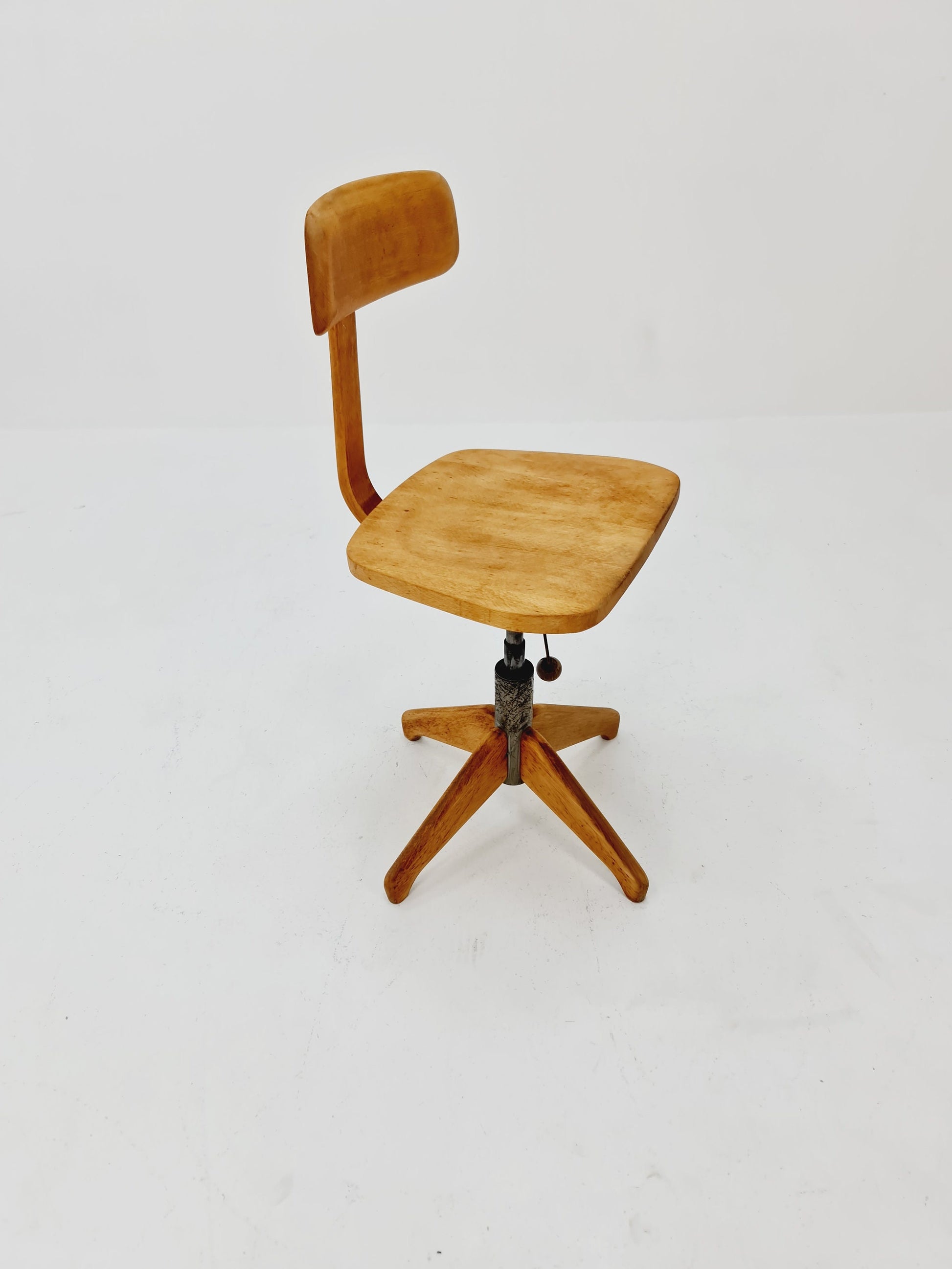 Bauhaus swivel office chair in solid wood By Der FerderDreh 1930s