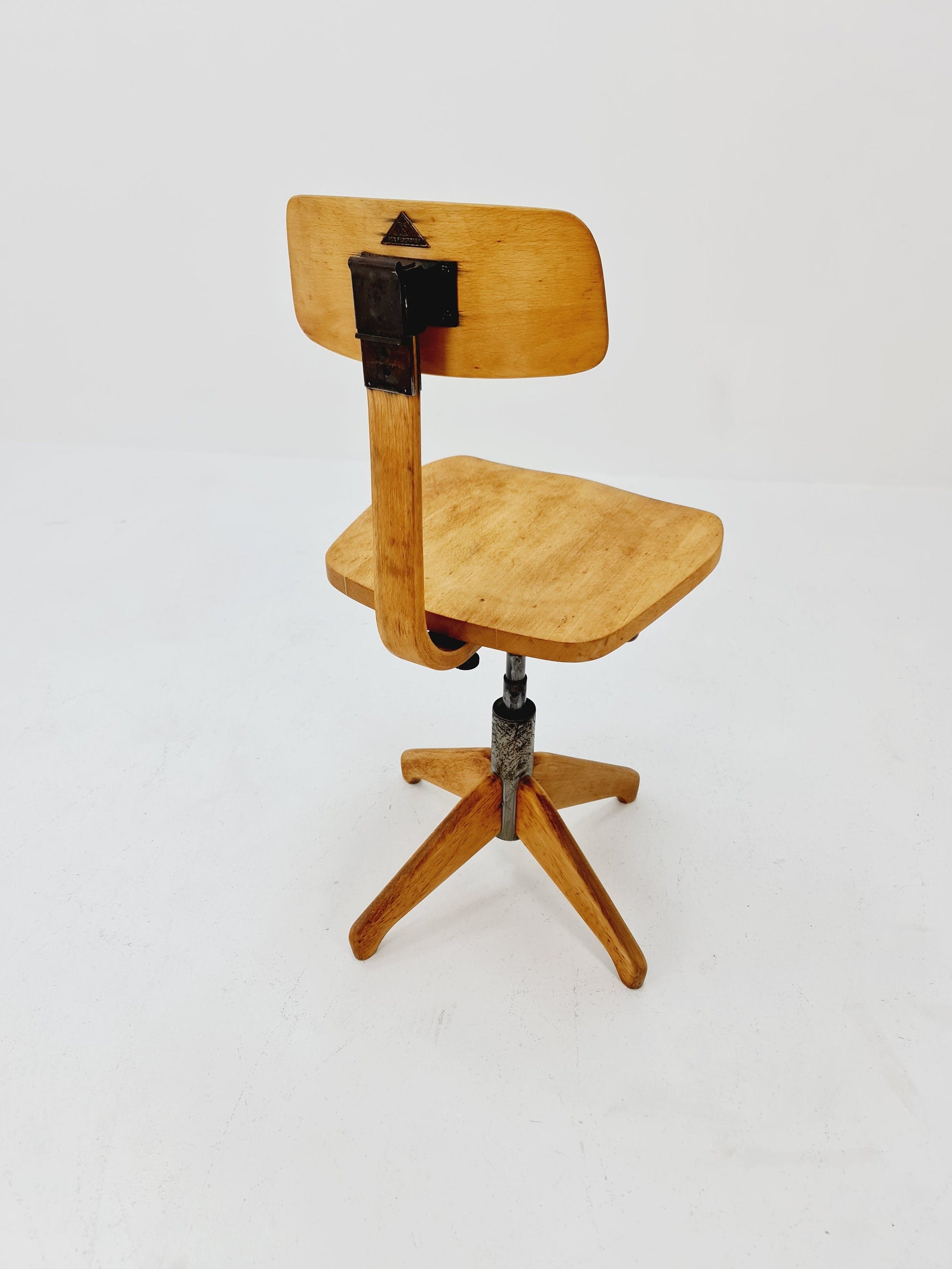 Bauhaus swivel office chair in solid wood By Der FerderDreh 1930s