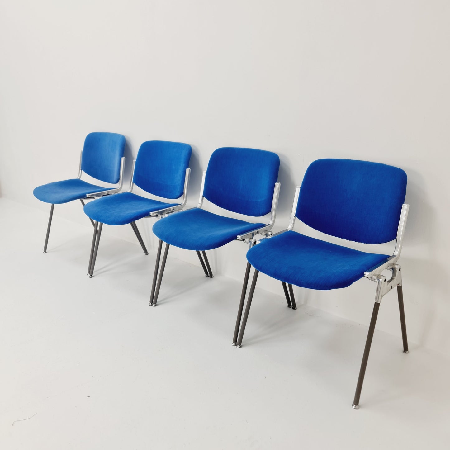 Set of 4 Italian Mid-Century Modern DSC Chairs by Giancarlo Piretti for Castelli / Anonima Castelli, 1970s