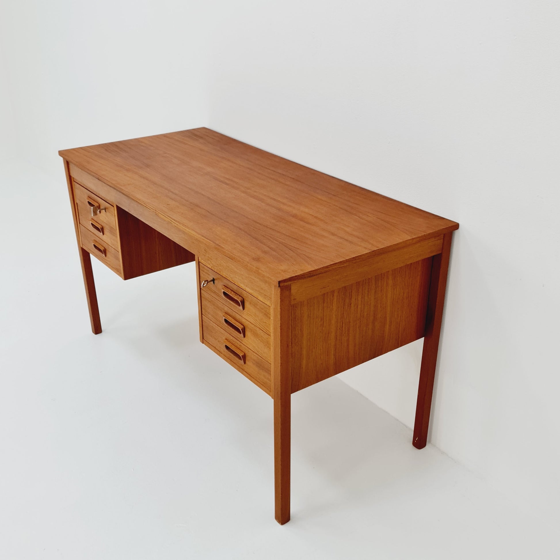 Midcentury danish Scandinavian Desk in teak, 1960s