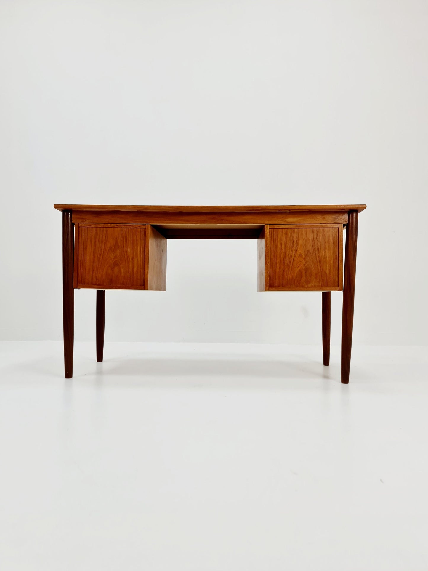 Mid-century Danish teak desk by Egon Jensen for Hanbjerg Møbelfabrik, Tibergaard, 1960s