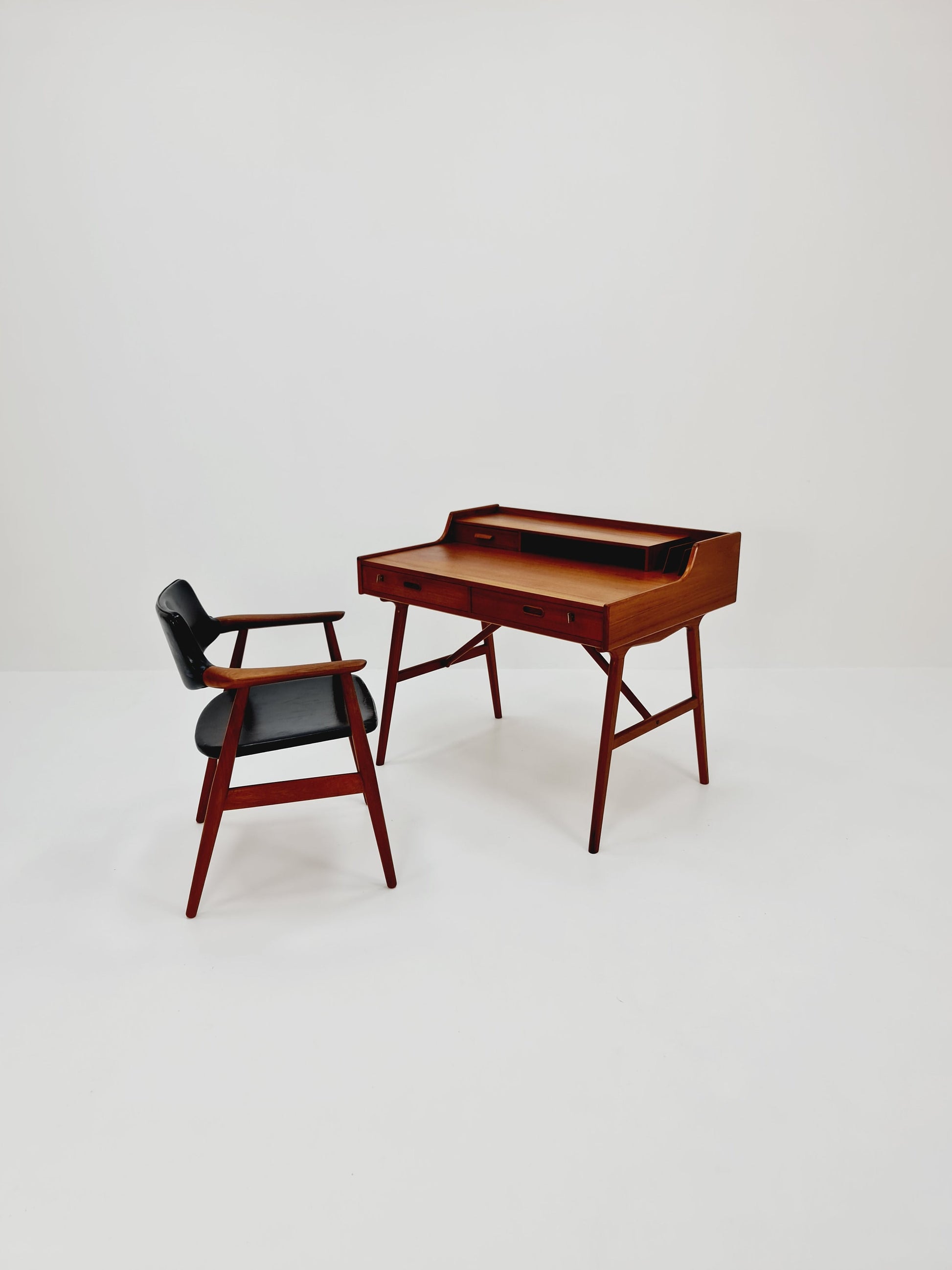 Danish teak Freesanding desk, model 65 Desk by Arne Wahl Ivrsen , 1960s