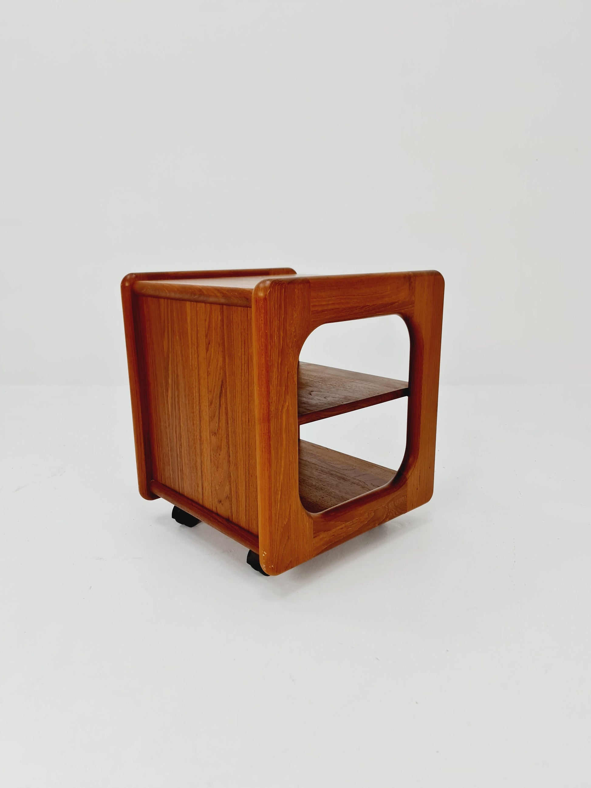 Vintage mid century danish trolley in solid teak/ bar cart By Dyrlund , 1960s