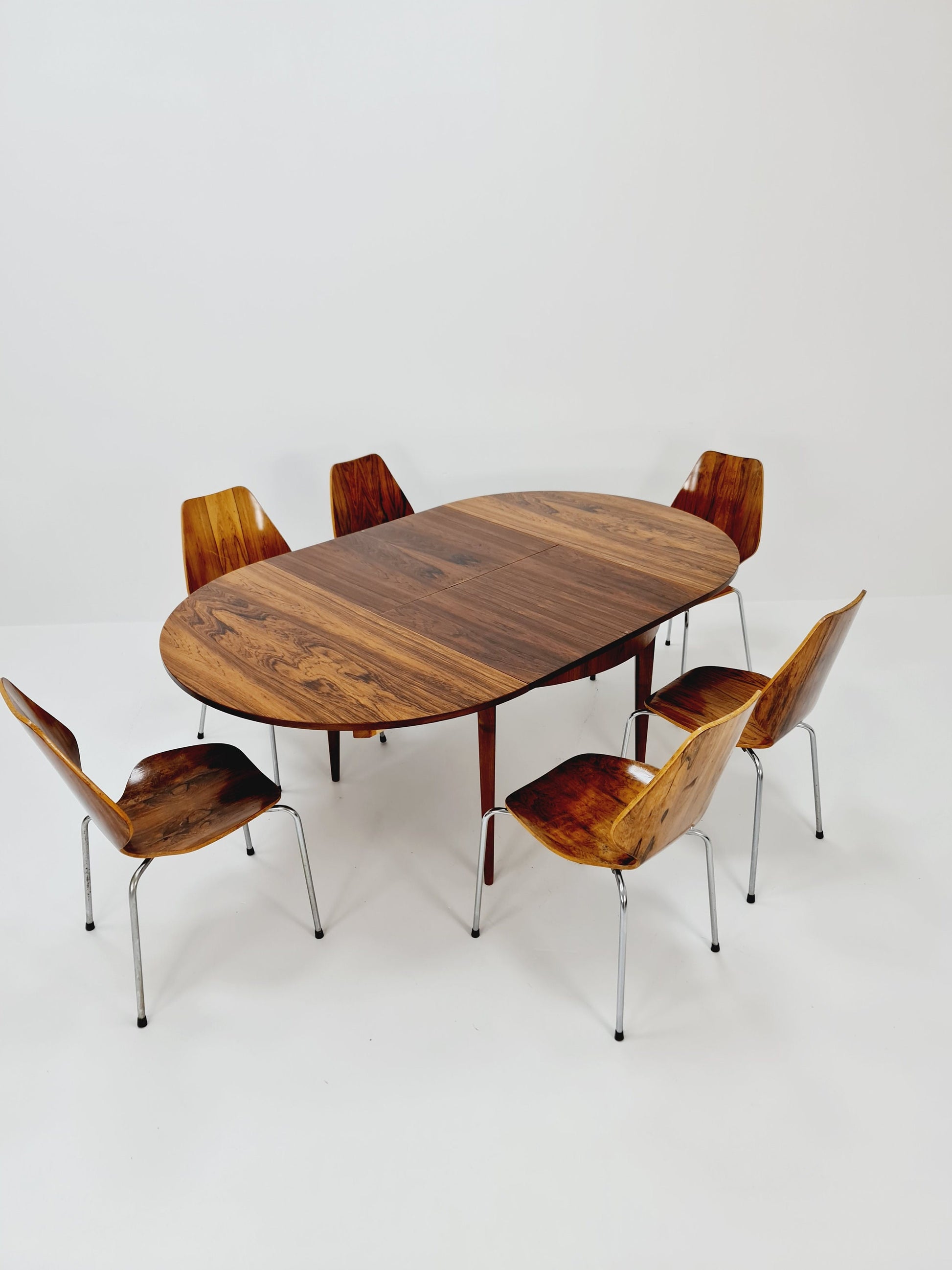 Round German Rosewood Dining Table from Lübke, 1960s