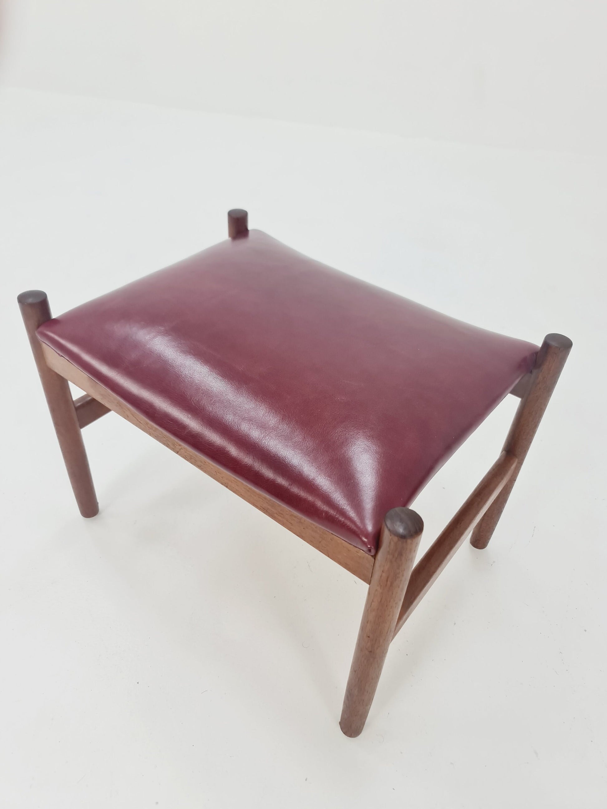 Mid century modern danish real leather ottoman/stool, By Spottrp 1960s