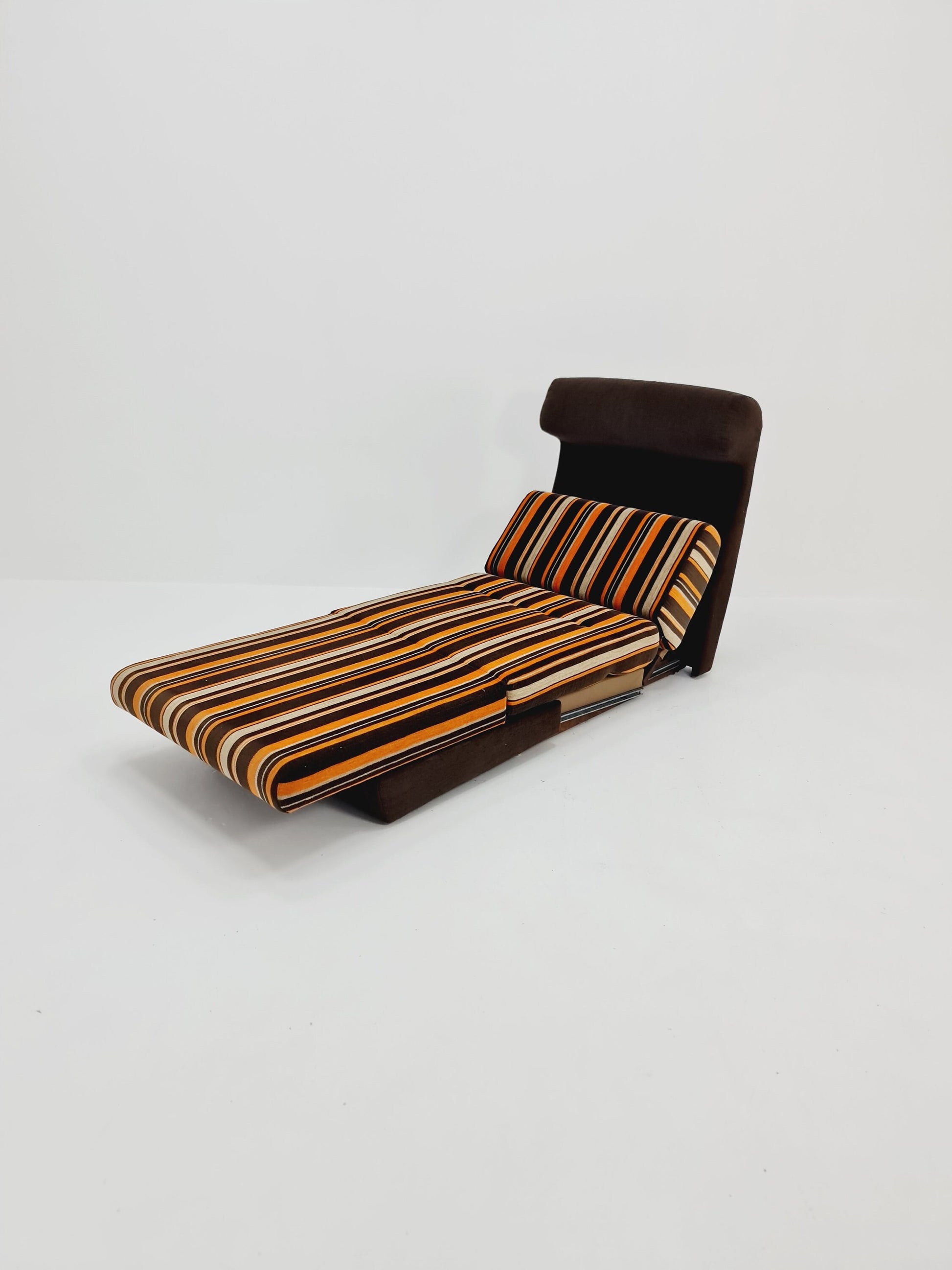 German space age singel couch extendable to bed, 1970s