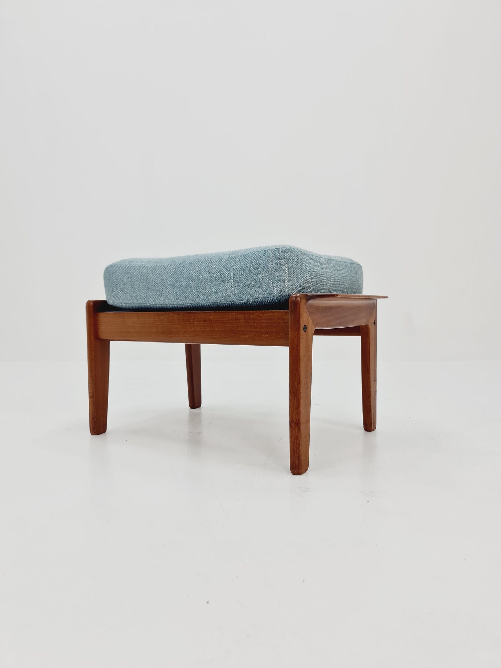 Mid century modern danish ottoman/stool, By Arne Wahl Iversen for komfort 1960s