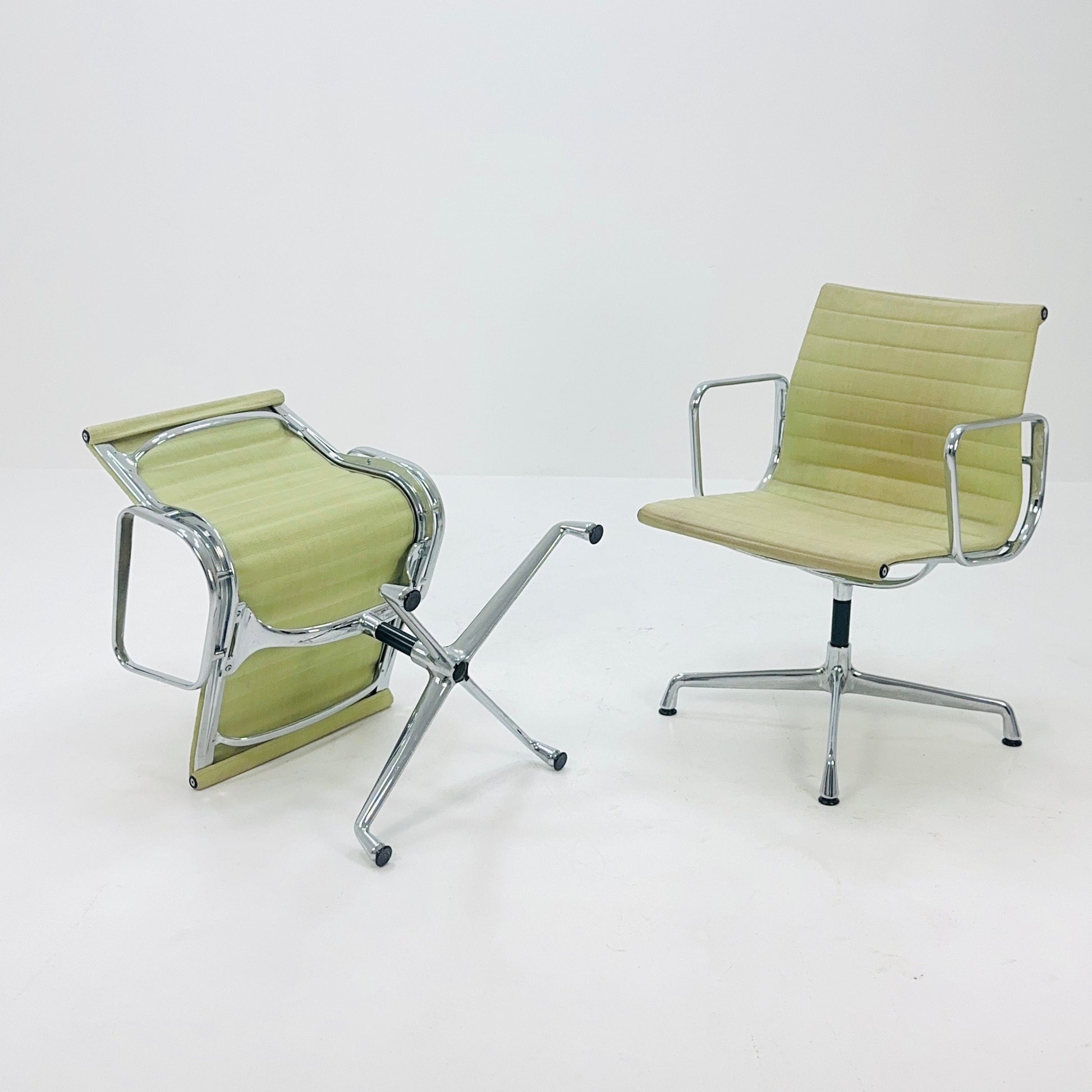 1 of 2 Swivel office armchair by Herman Miller, Charles & Ray EAMES - 1970s