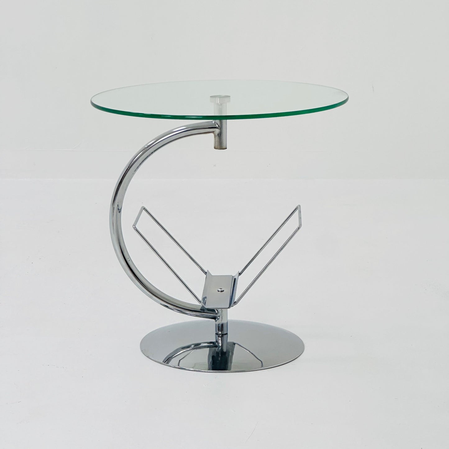 Mid century designer side table / magazine table. chrome and glass top, Italy
