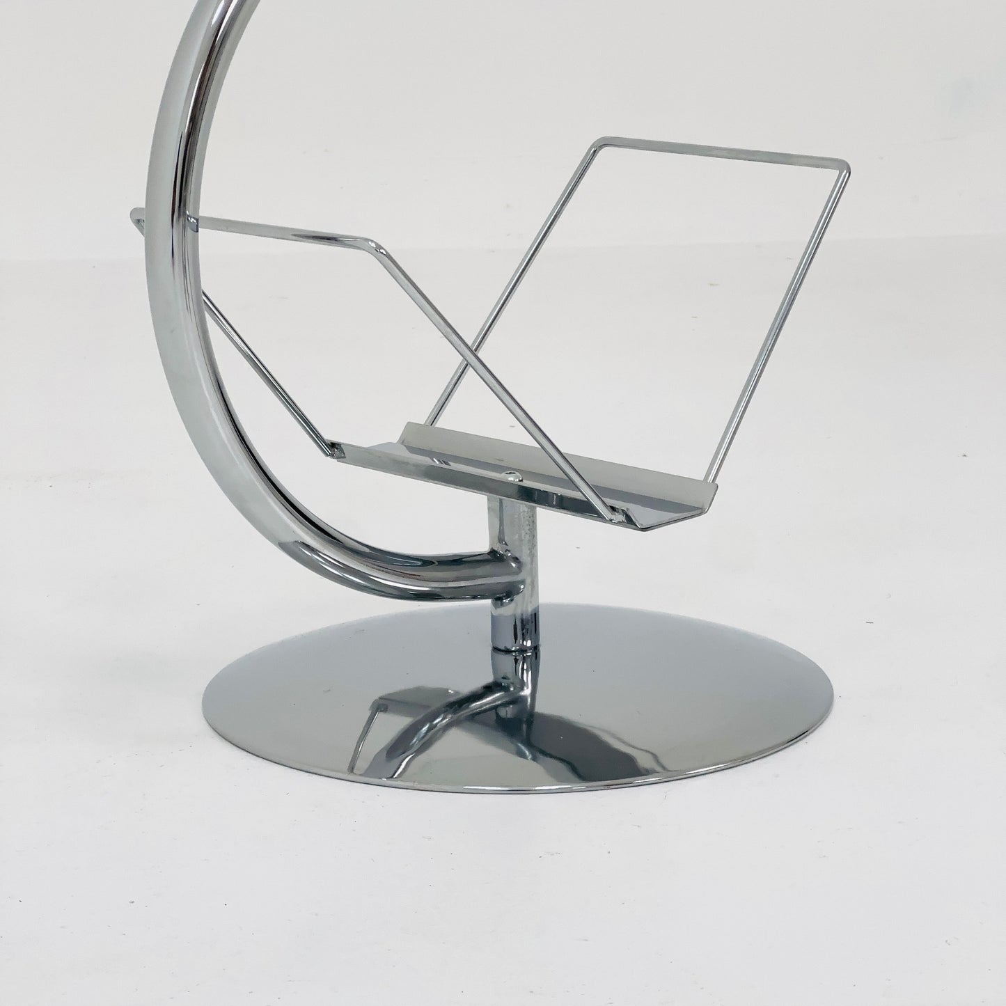 Mid century designer side table / magazine table. chrome and glass top, Italy