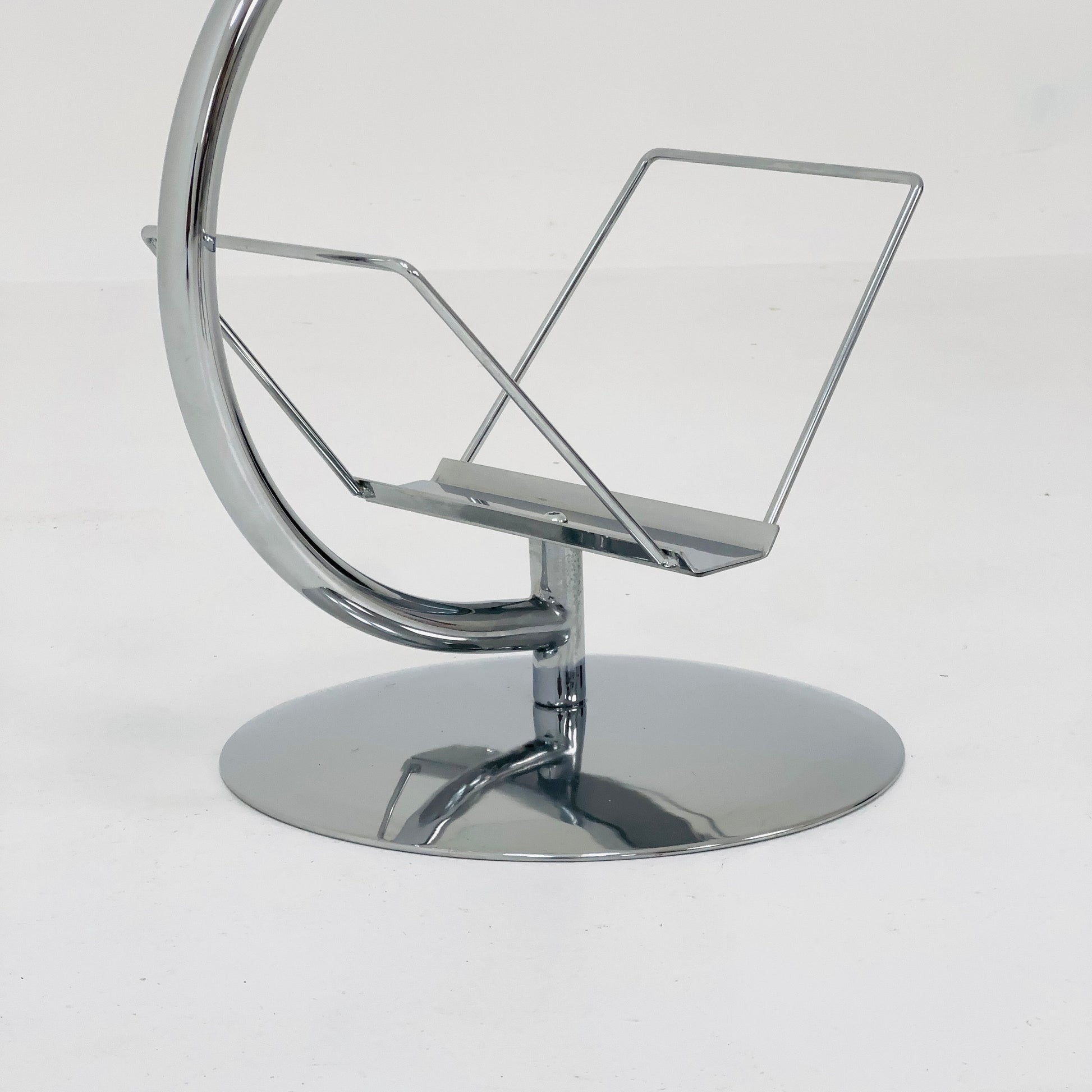 Mid century designer side table / magazine table. chrome and glass top, Italy