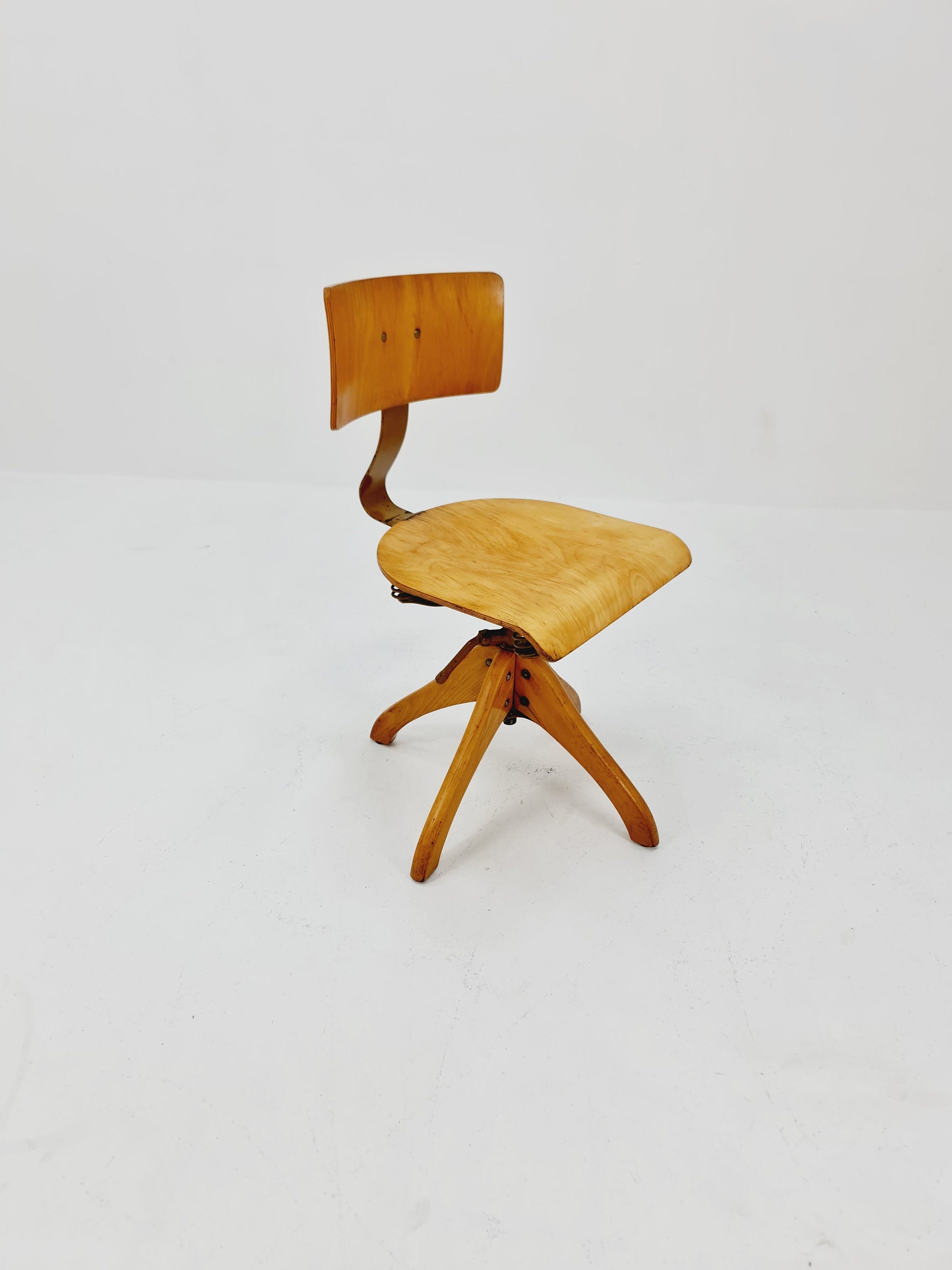 Bauhaus swivel office chair in solid wood By Puffdreh Kontorchair 1930s
