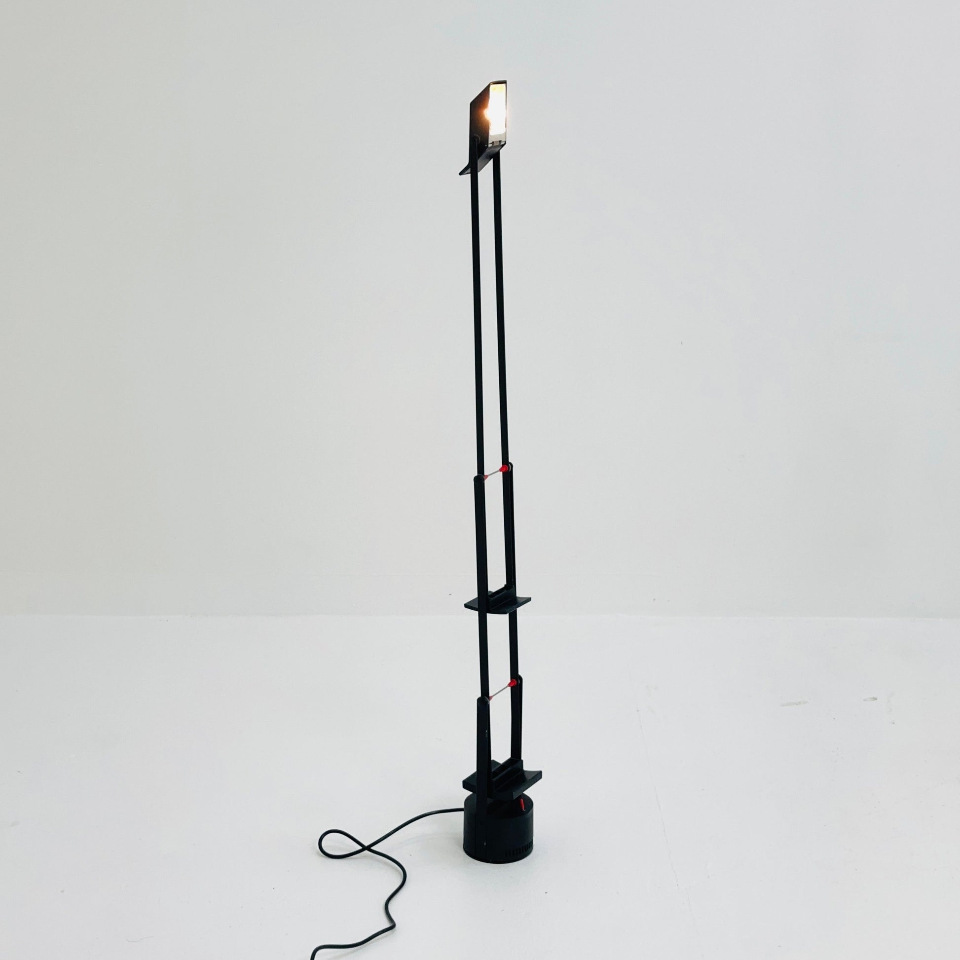Vintage Italian Tizio Table Lamp by Richard Sapper for Artemide, 1972
