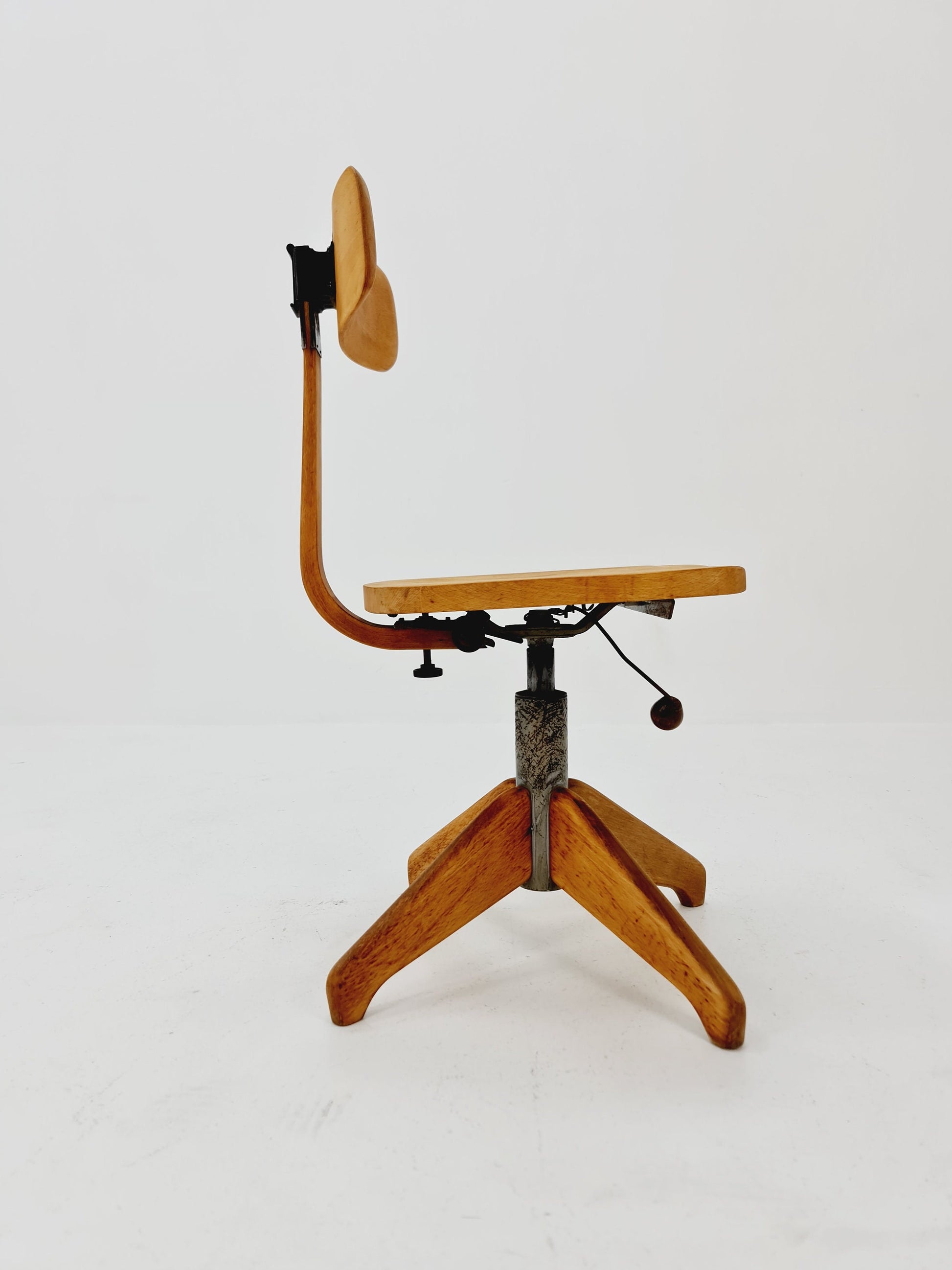 Bauhaus swivel office chair in solid wood By Der FerderDreh 1930s
