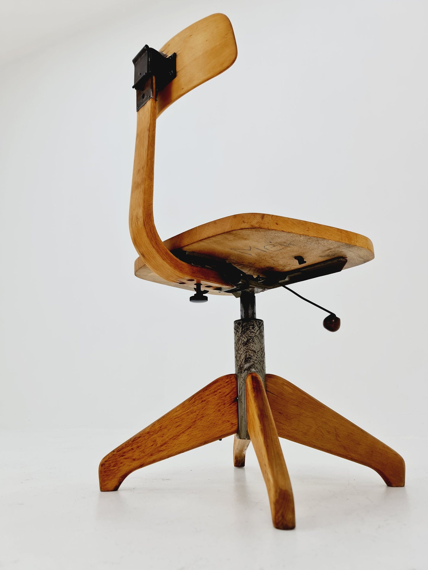 Bauhaus swivel office chair in solid wood By Der FerderDreh 1930s