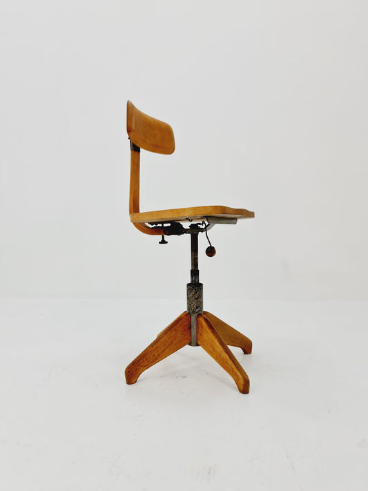 Bauhaus swivel office chair in solid wood By Der FerderDreh 1930s