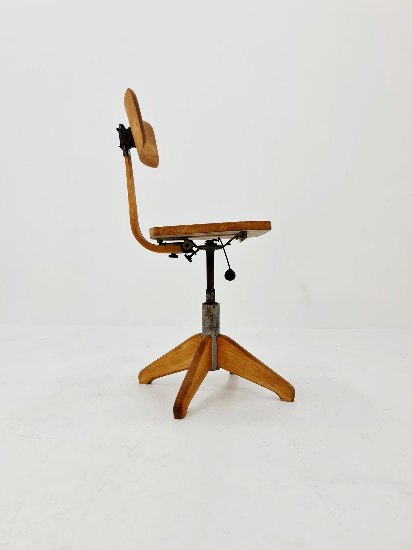 Bauhaus swivel office chair in solid wood By stollgiroflex 1930s