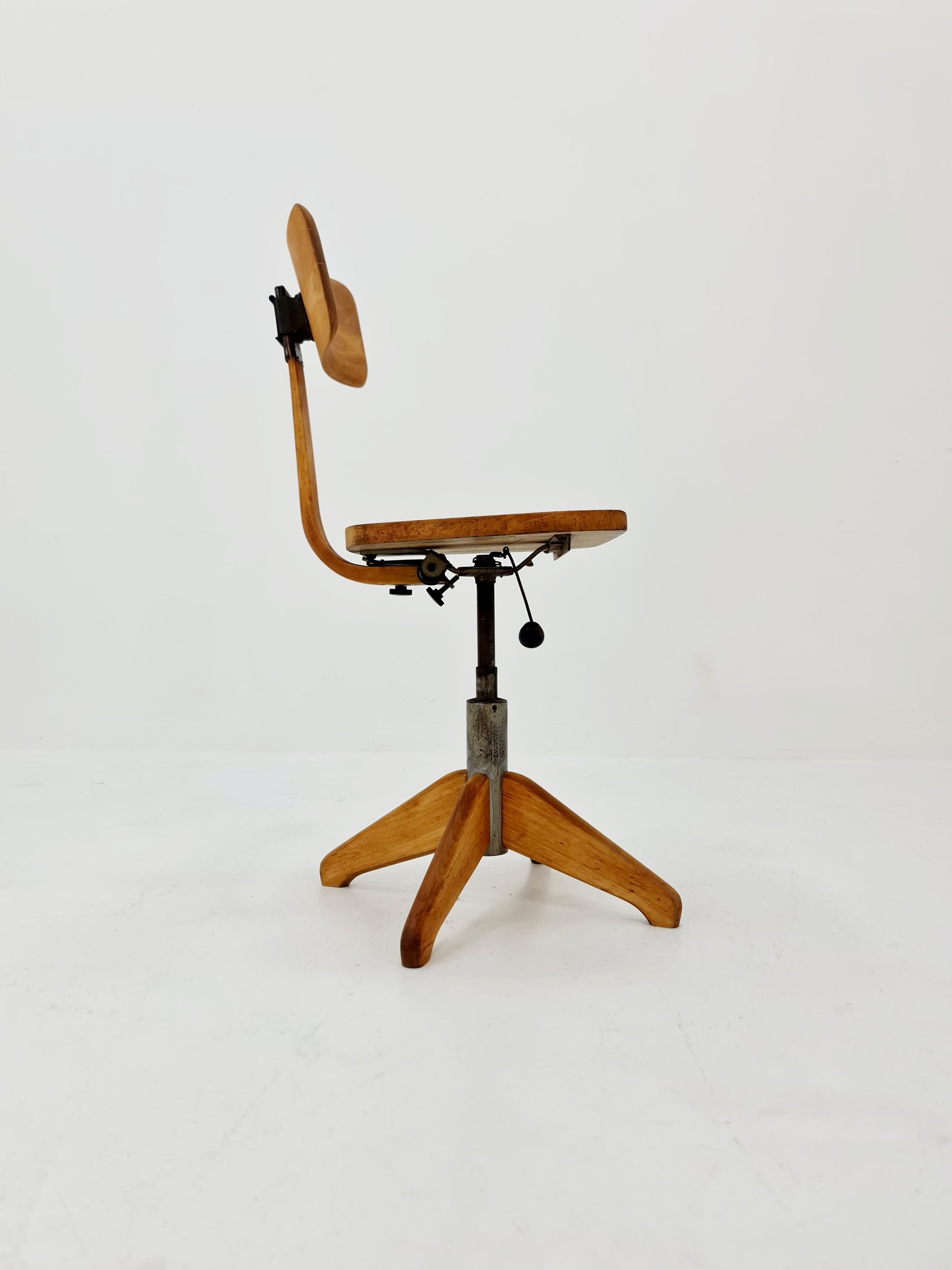 Bauhaus swivel office chair in solid wood By stollgiroflex 1930s