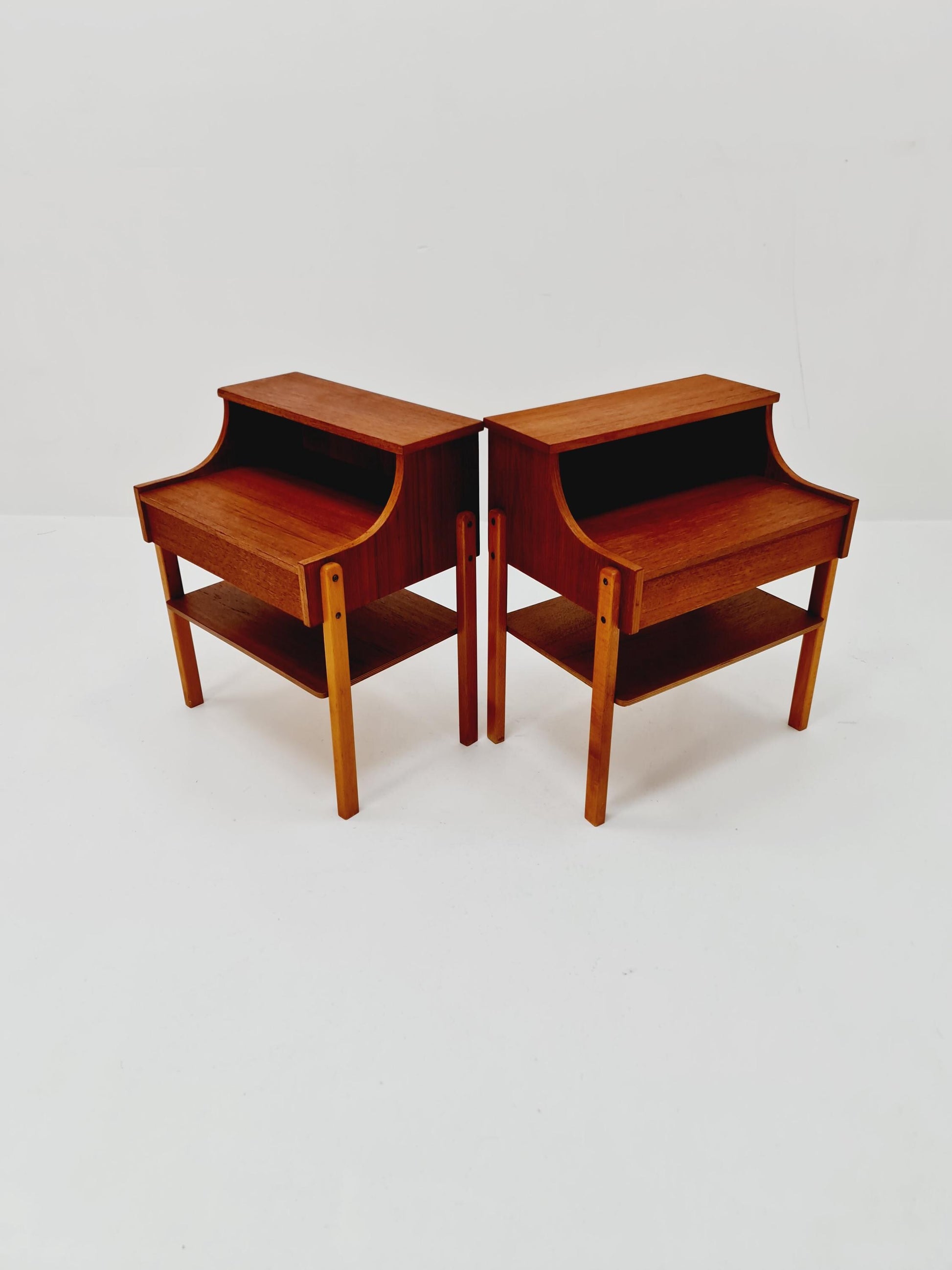 Pair of Swedish Midcentury Teak Vintage Side table/ Bedside table/ Night stand by Carlström & Co, 1960s