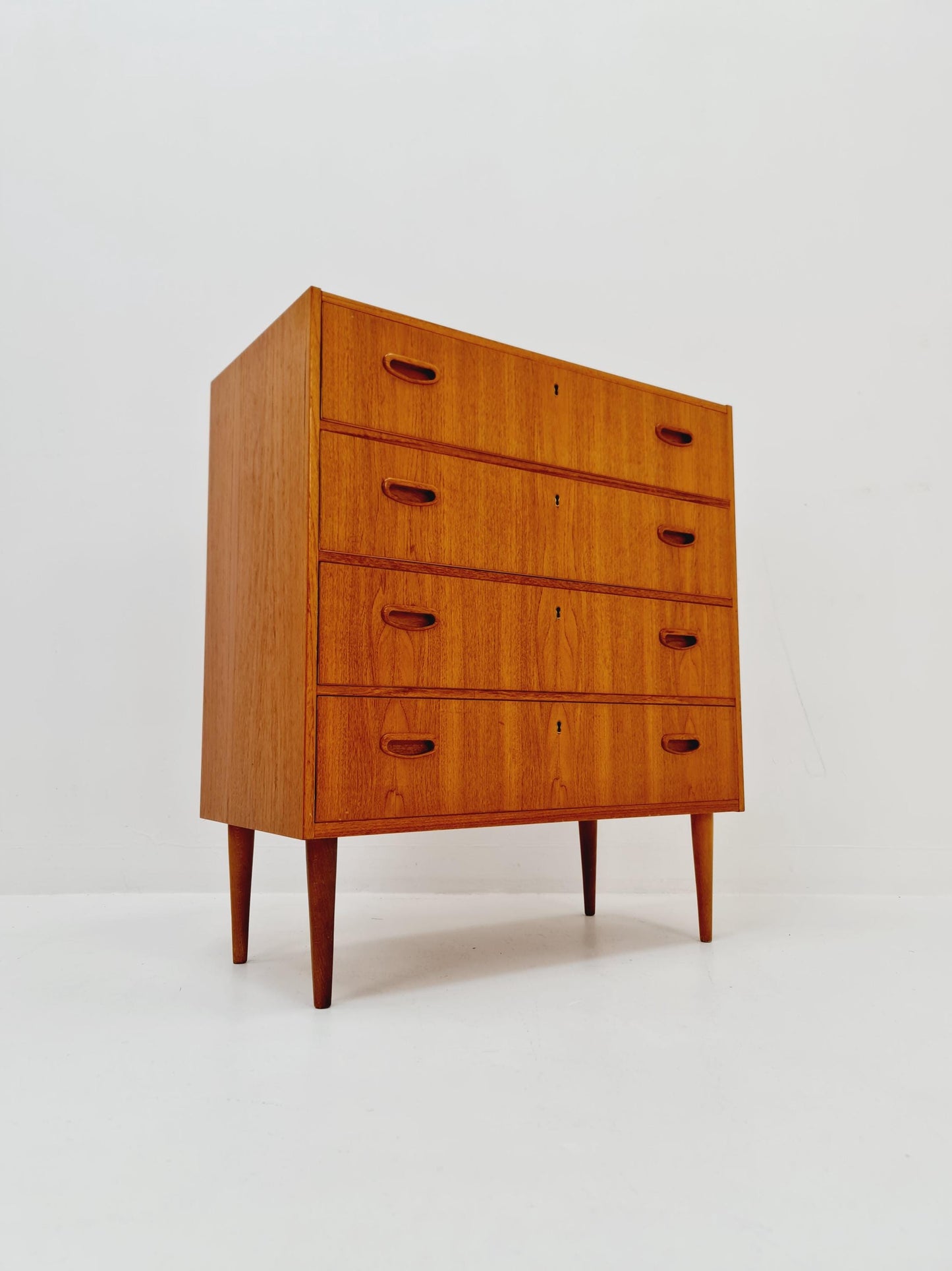 Midcentury danish design chest of drawers / drawer dresser /4 drawers cabinet, 1960s
