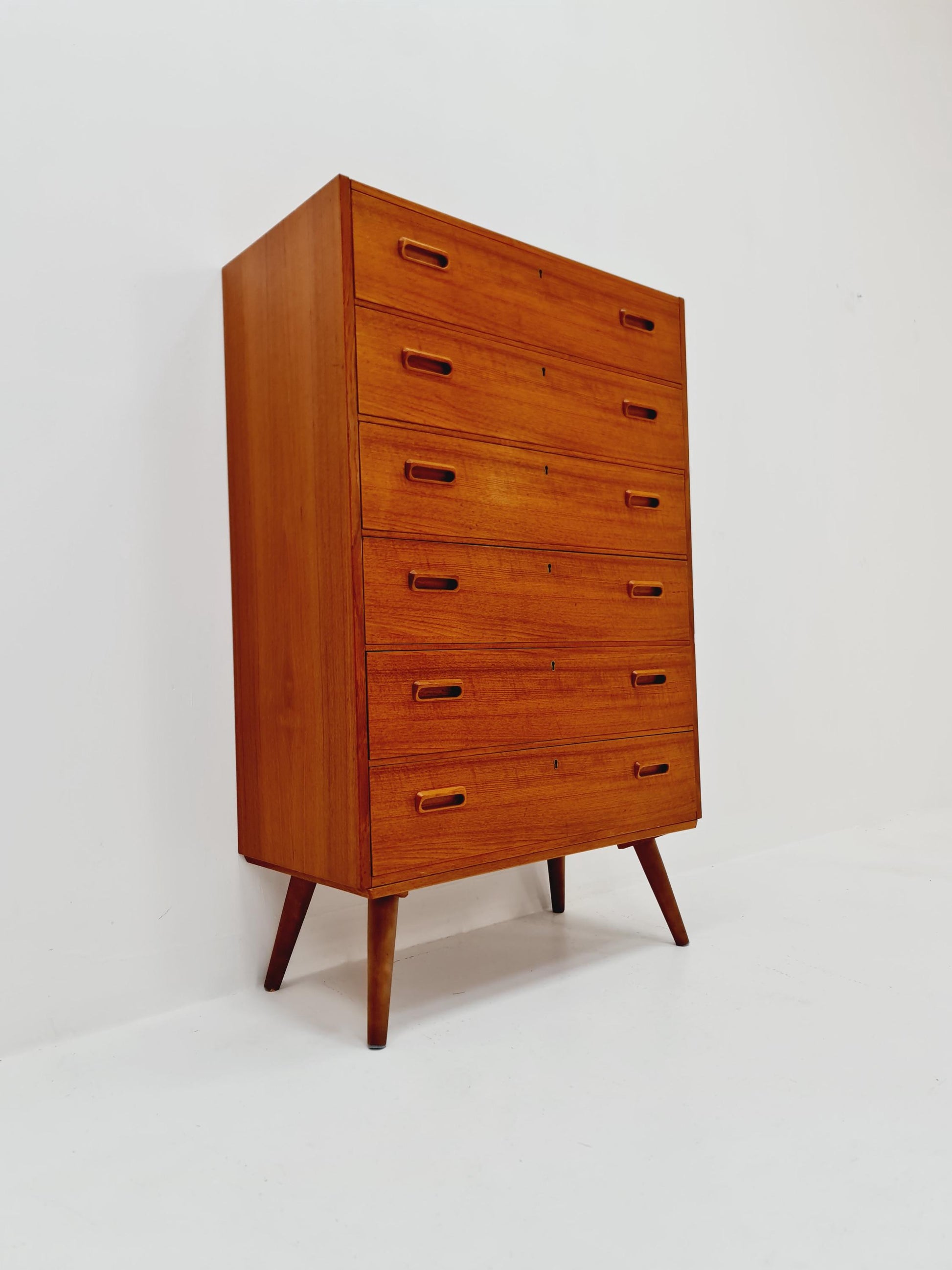 Midcentury Danish teak chest of drawers / drawer dresser / cabinet, 1960s
