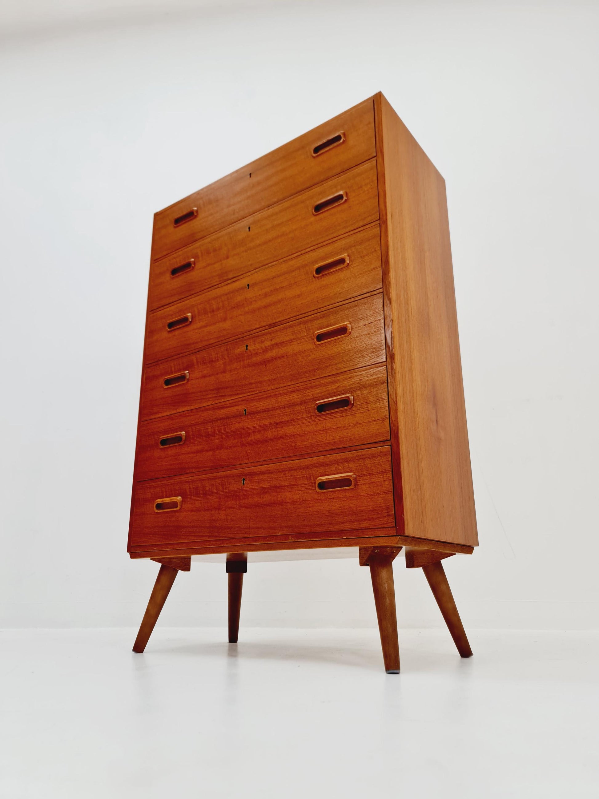 Midcentury Danish teak chest of drawers / drawer dresser / cabinet, 1960s