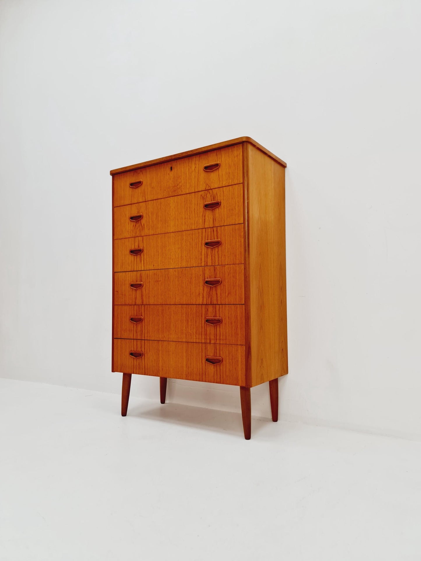 Midcentury Danish teak chest of drawers / drawer dresser / cabinet, 1960s