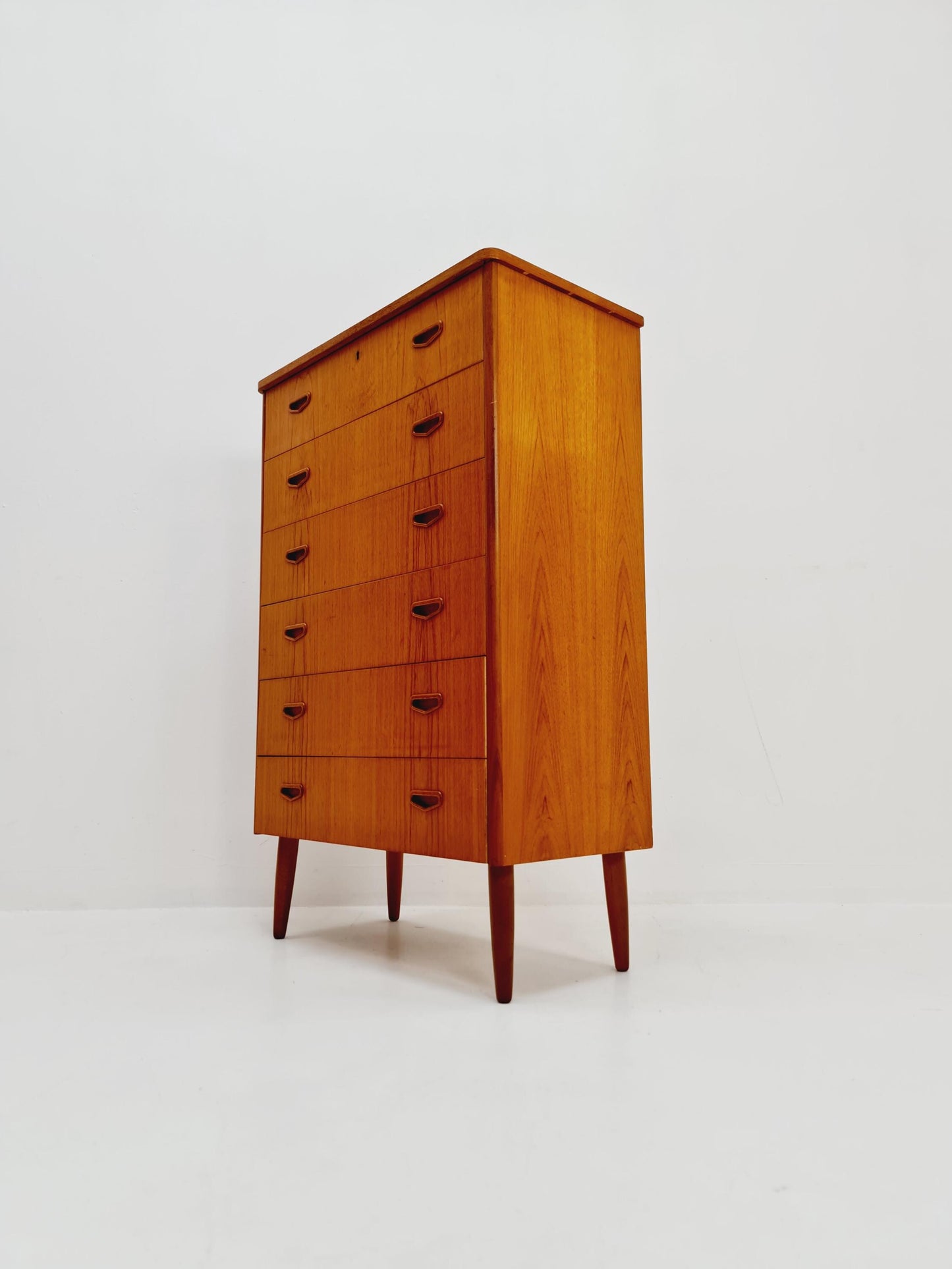 Midcentury Danish teak chest of drawers / drawer dresser / cabinet, 1960s