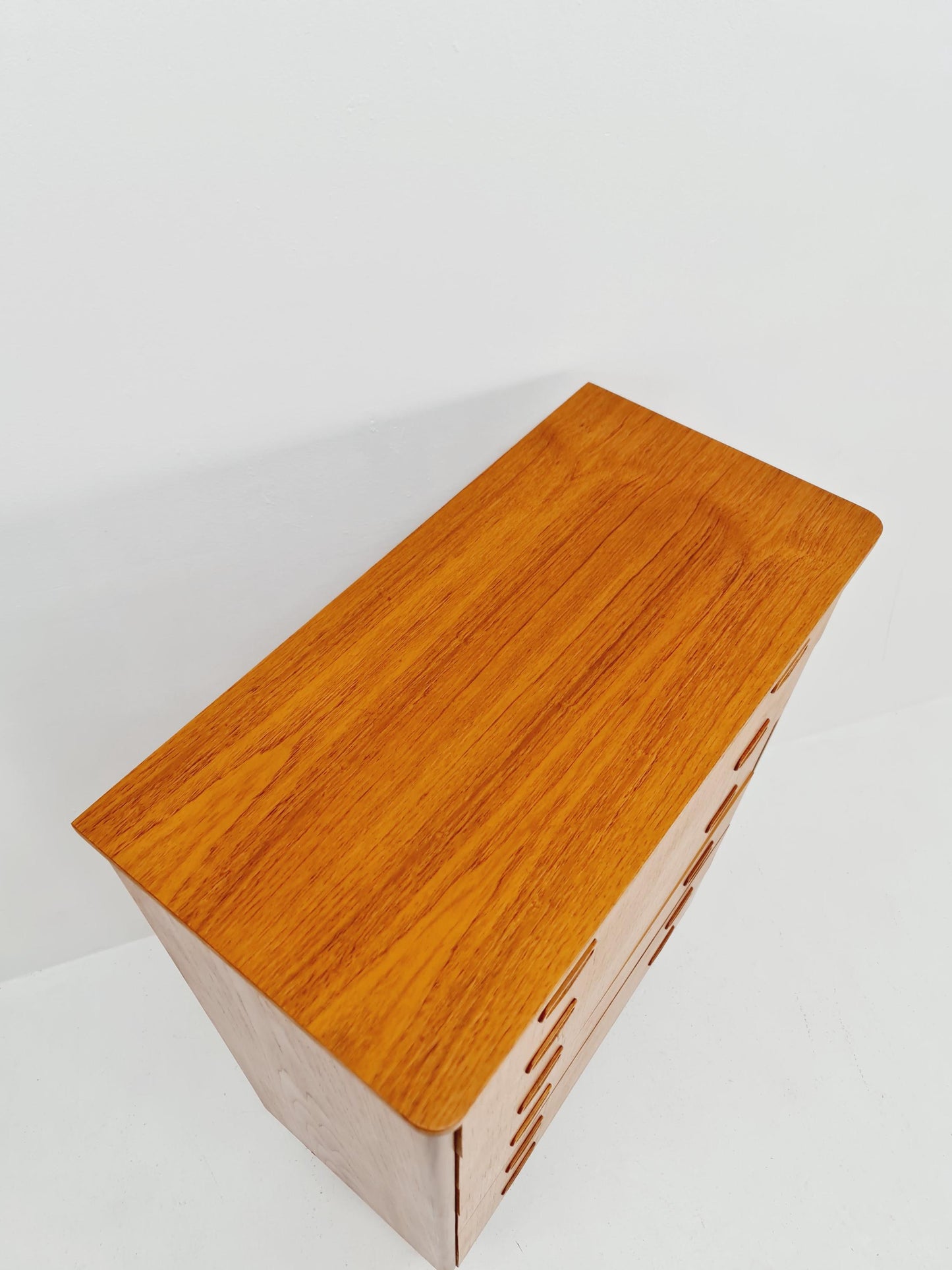 Midcentury Danish teak chest of drawers / drawer dresser / cabinet, 1960s