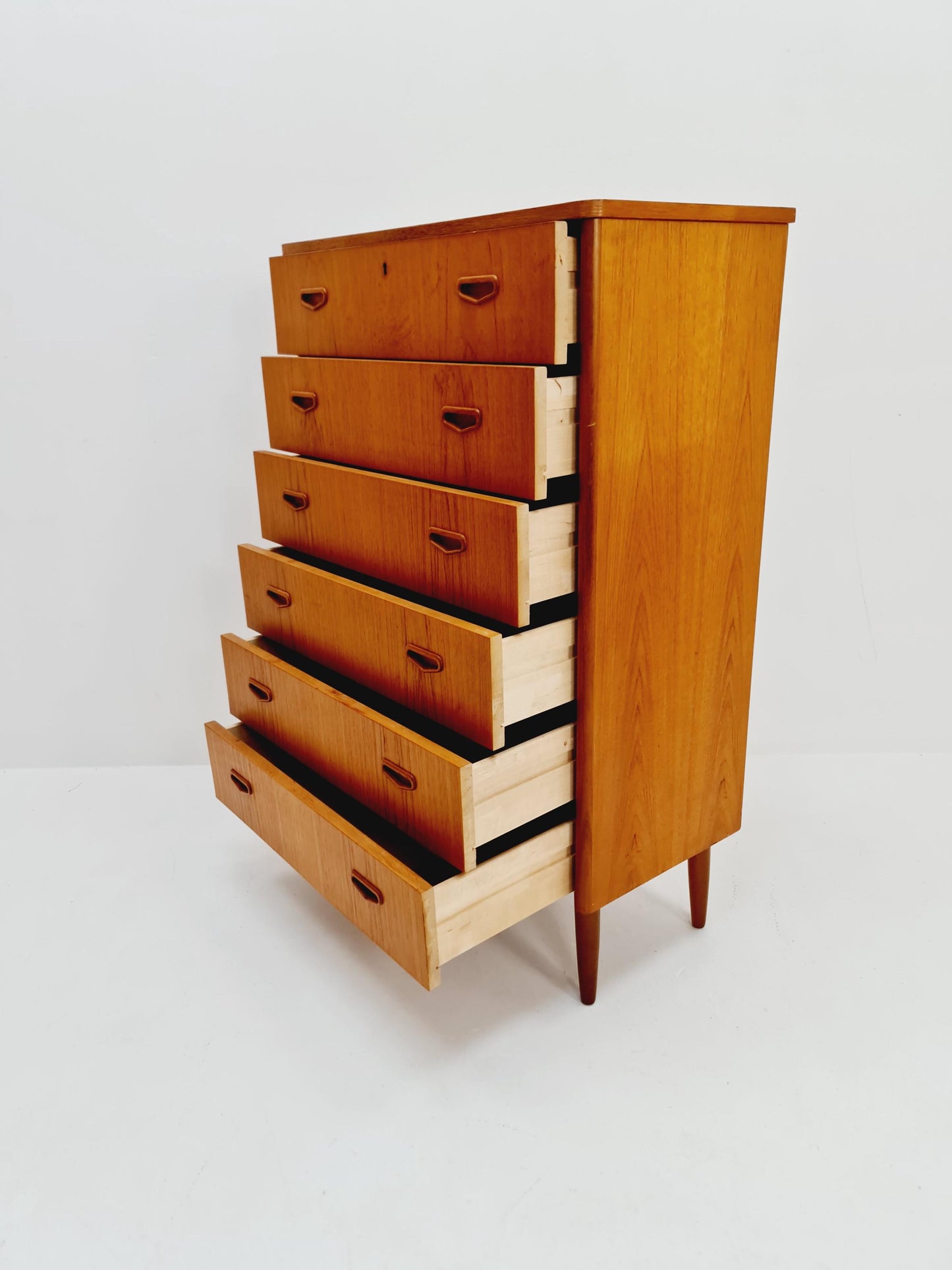 Midcentury Danish teak chest of drawers / drawer dresser / cabinet, 1960s