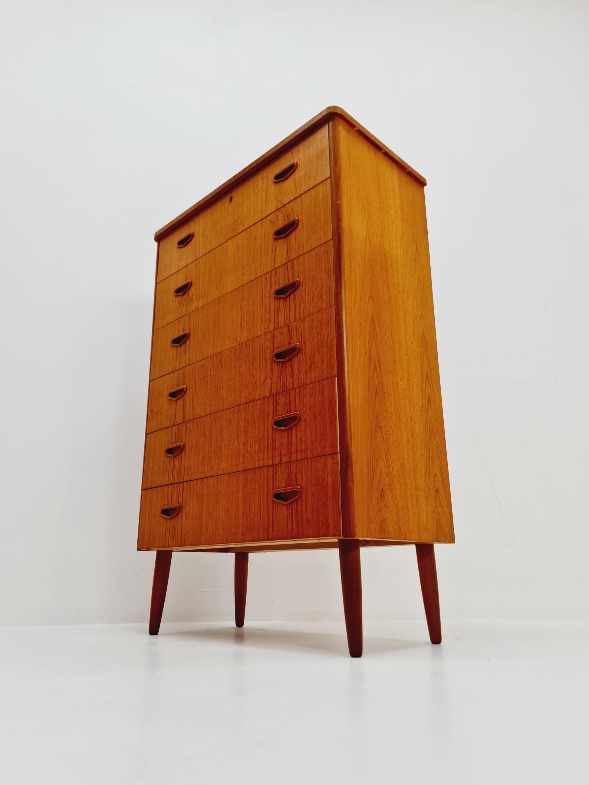 Midcentury Danish teak chest of drawers / drawer dresser / cabinet, 1960s
