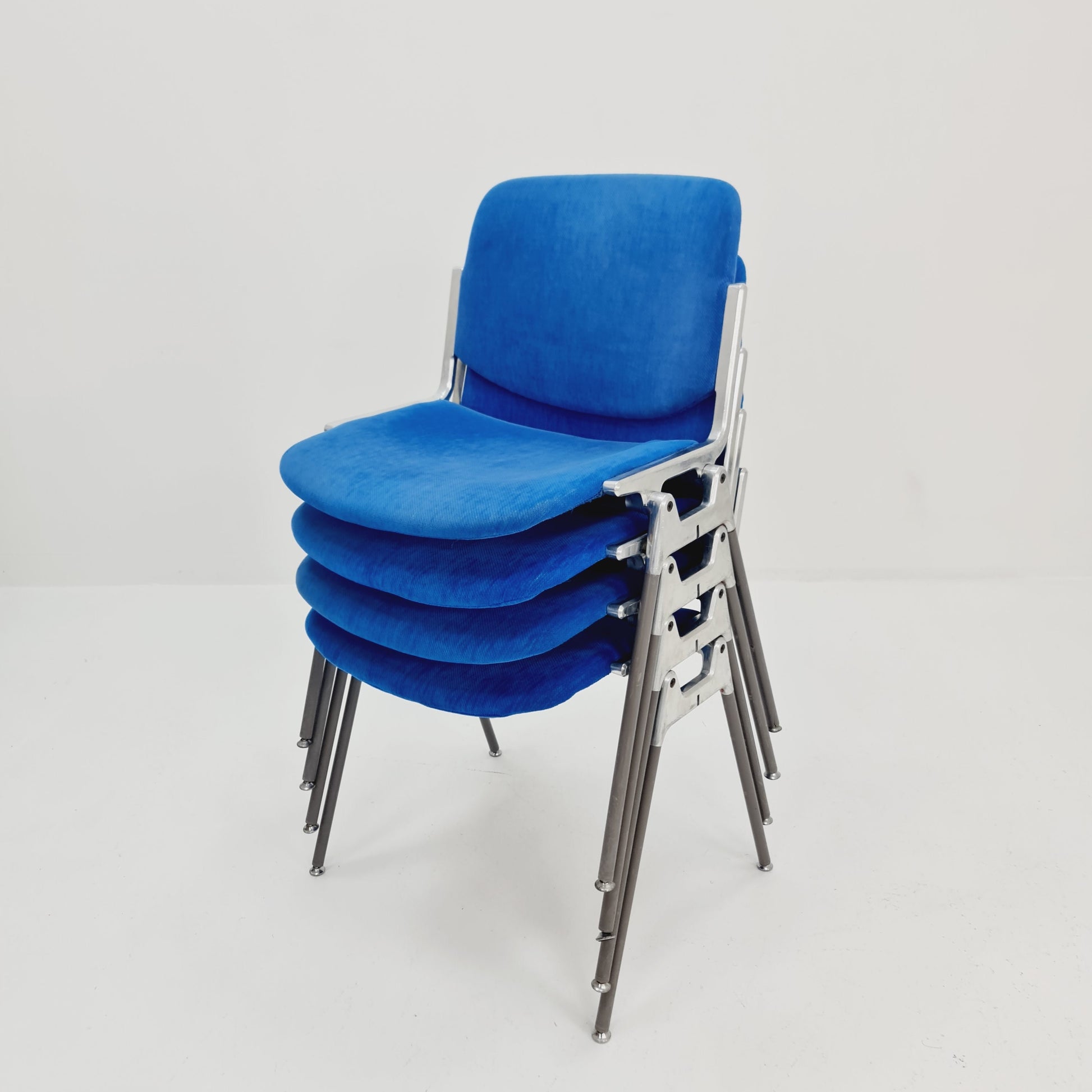 Set of 4 Italian Mid-Century Modern DSC Chairs by Giancarlo Piretti for Castelli / Anonima Castelli, 1970s