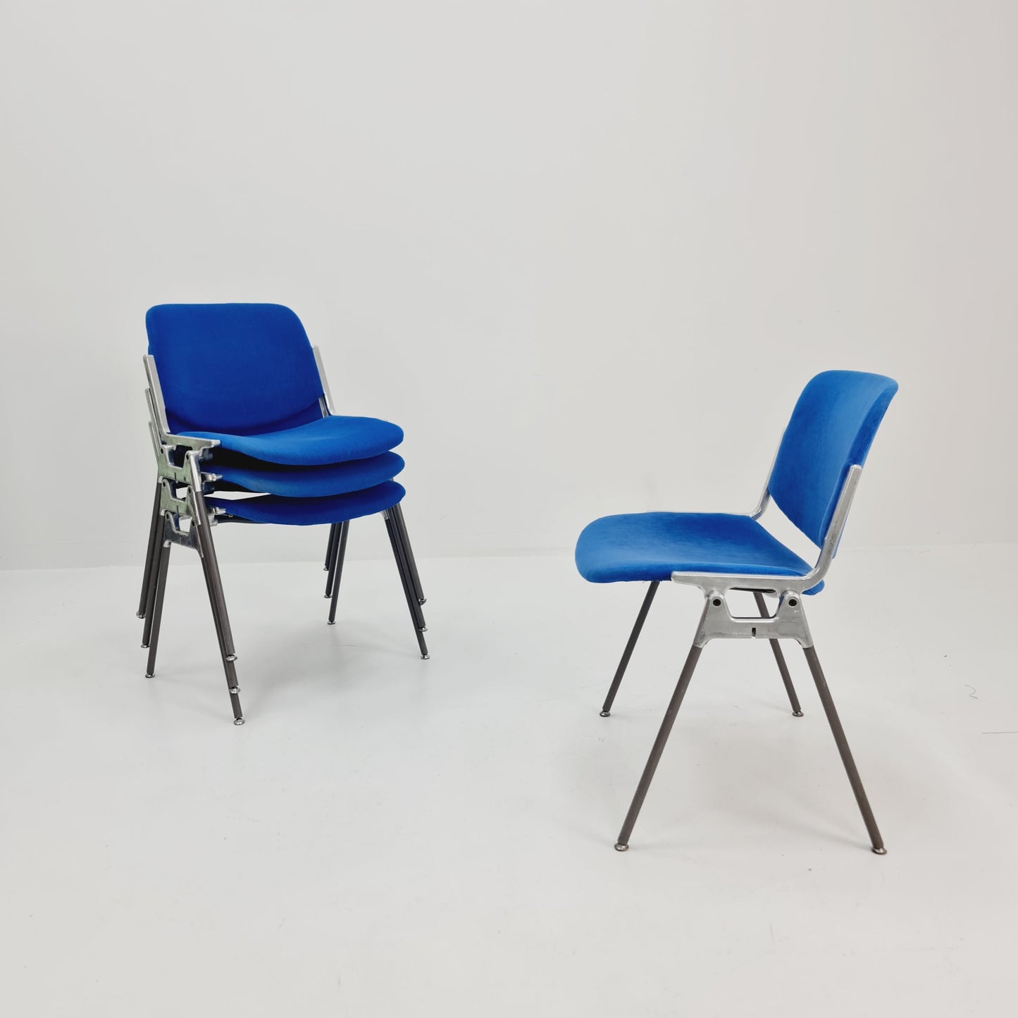 Set of 4 Italian Mid-Century Modern DSC Chairs by Giancarlo Piretti for Castelli / Anonima Castelli, 1970s