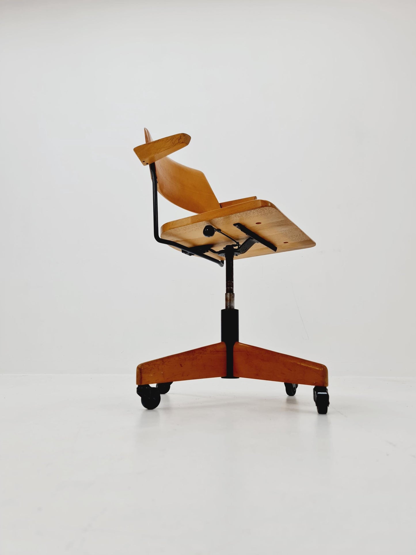 Bauhaus swivel office Armchair in solid wood By stollgiroflex 1960s