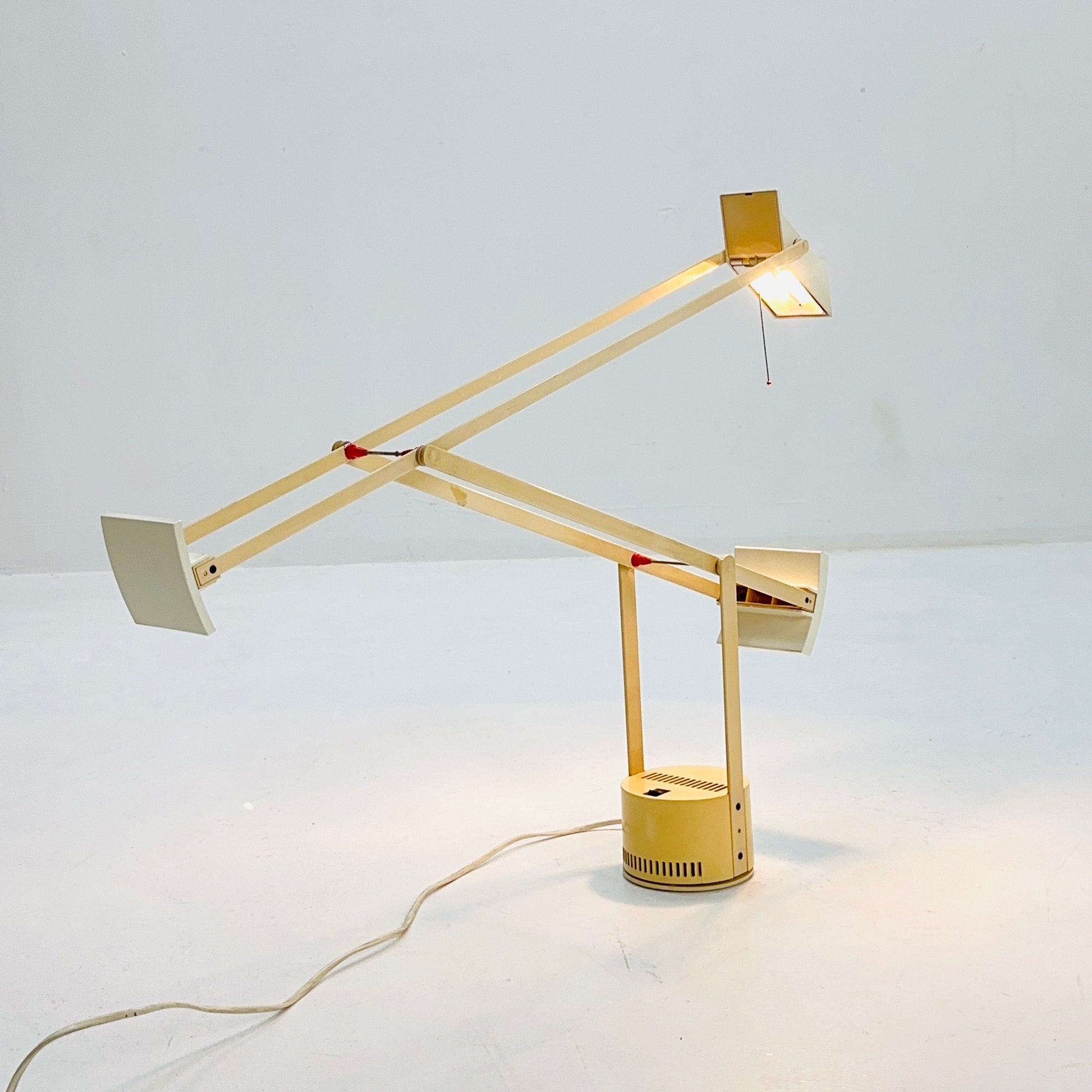 1 of 2 Vintage white Italian Tizio Table Lamp by Richard Sapper for Artemide, 1972