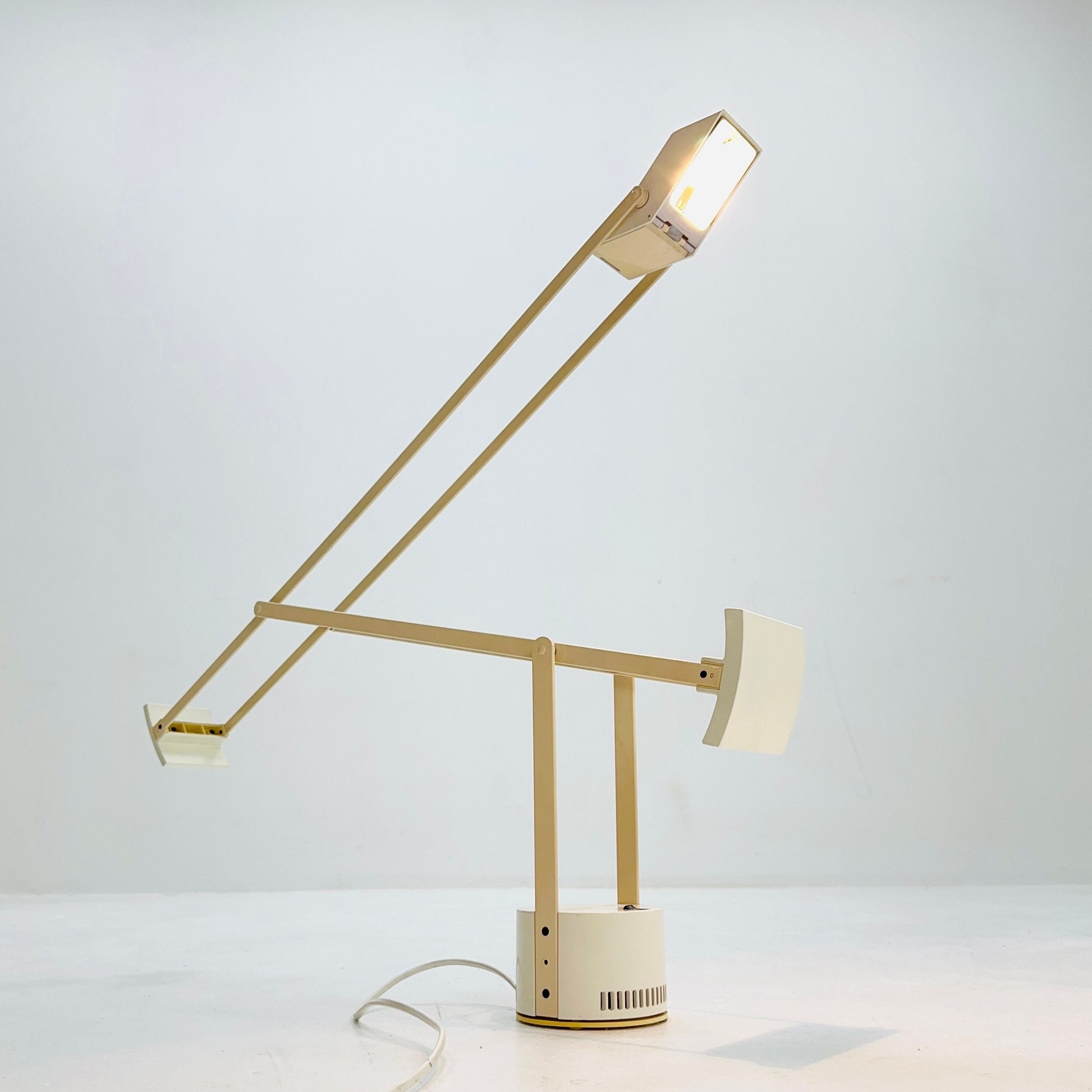 1 of 2 Vintage white Italian Tizio Table Lamp by Richard Sapper for Artemide, 1972