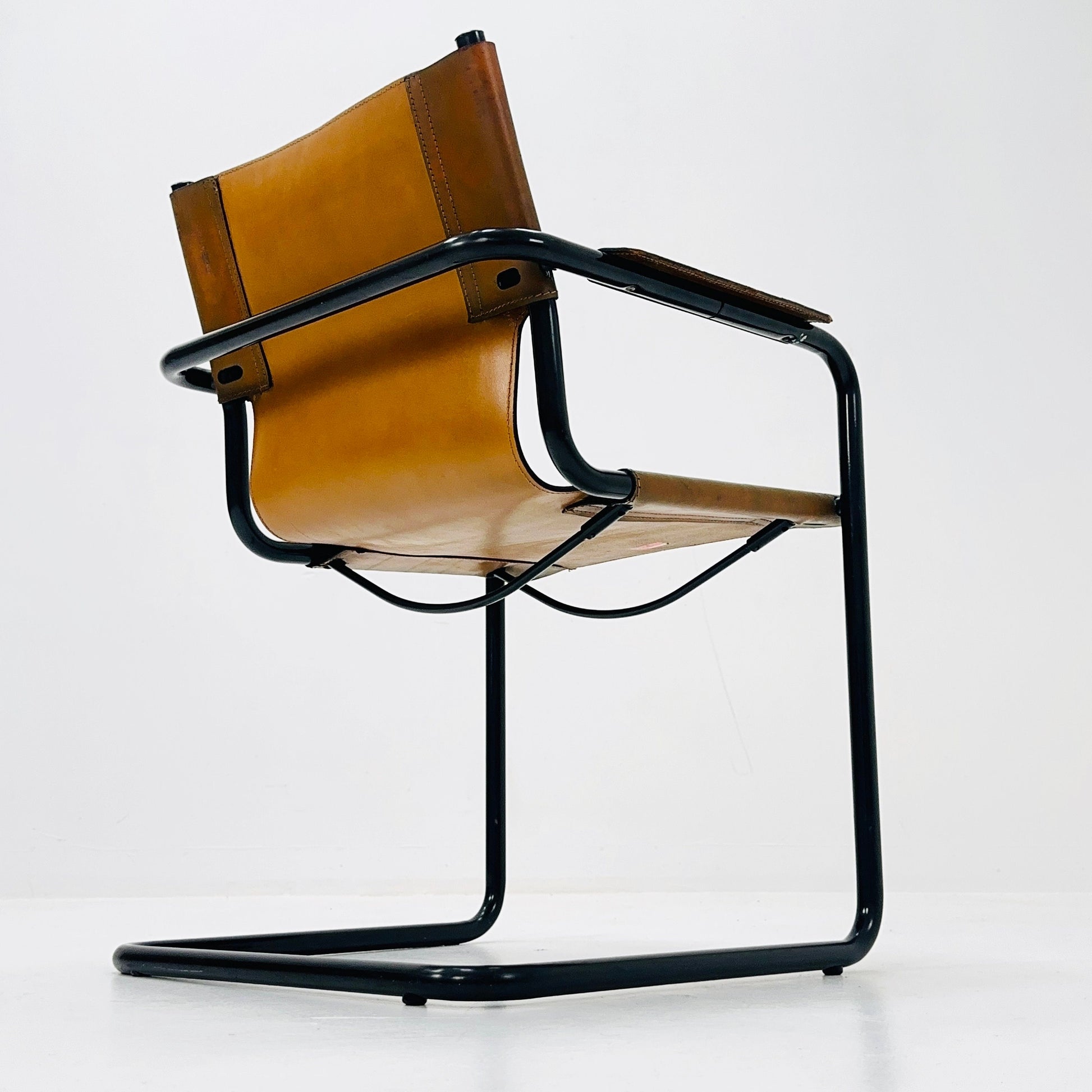Mid century Bauhaus Visitor leather armchair for Mattei Grassi 1970s Italy