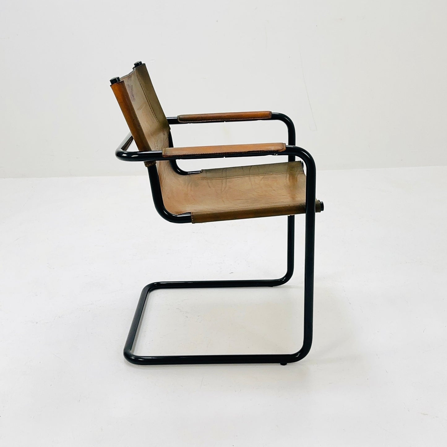 Mid century Bauhaus Visitor leather armchair for Mattei Grassi 1970s Italy
