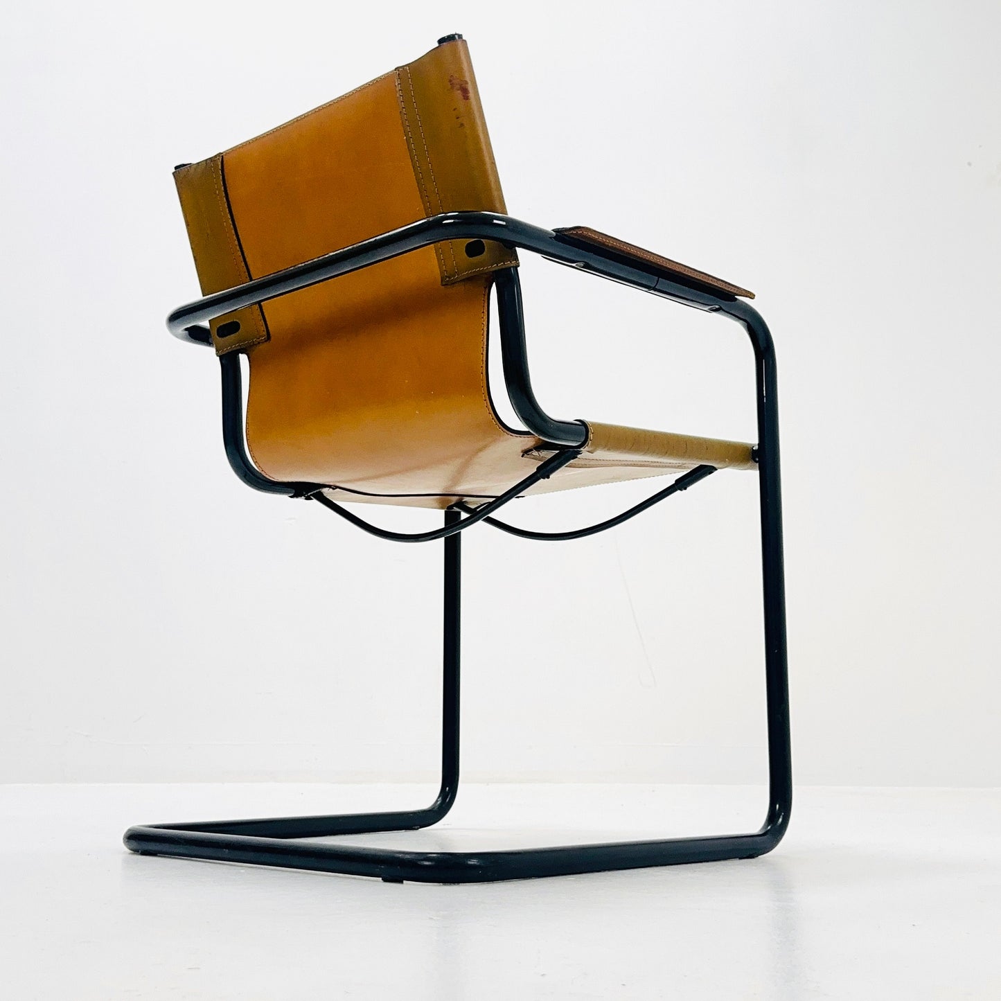 Mid century Bauhaus Visitor leather armchair for Mattei Grassi 1970s Italy