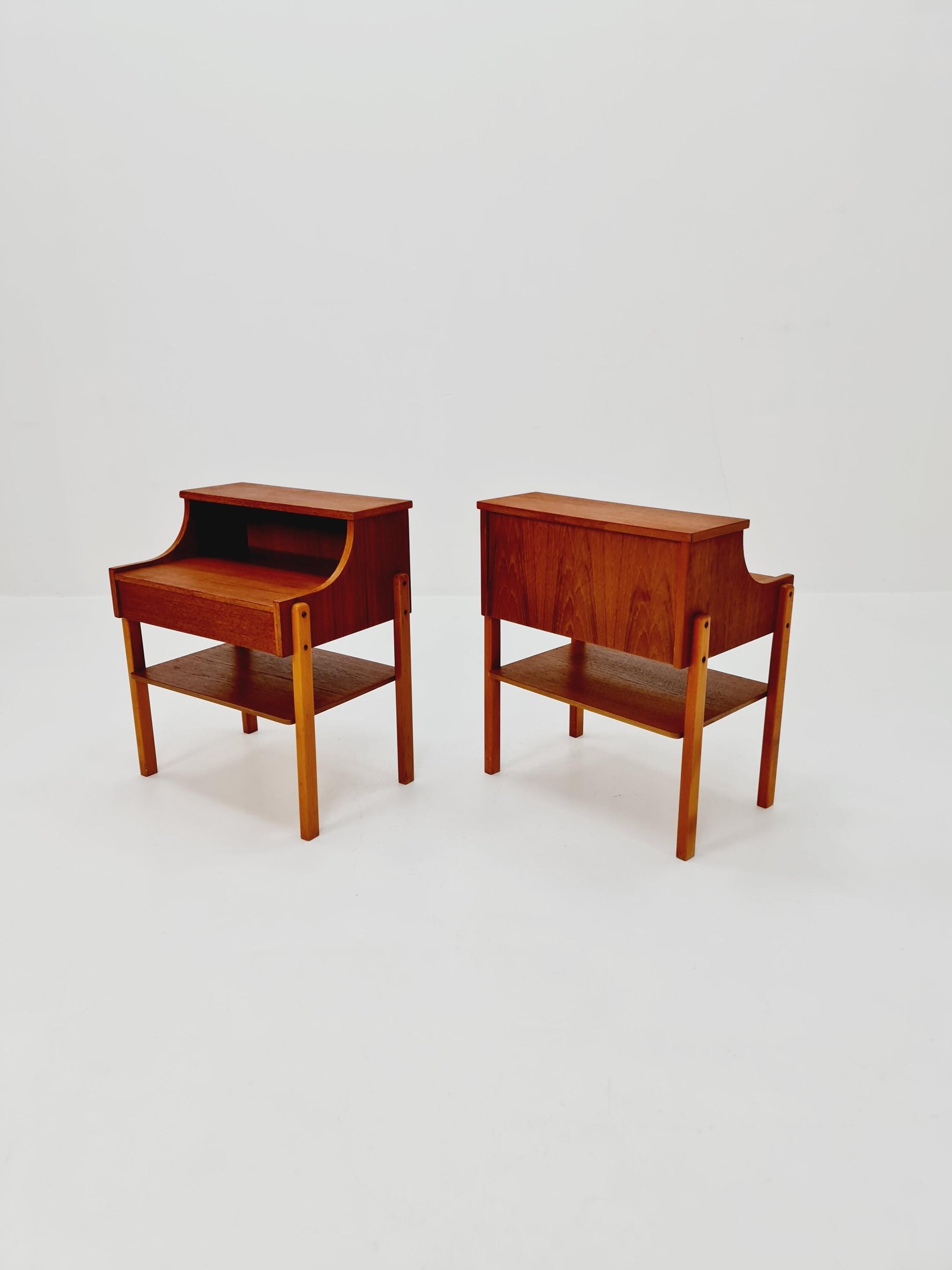 Pair of Swedish Midcentury Teak Vintage Side table/ Bedside table/ Night stand by Carlström & Co, 1960s