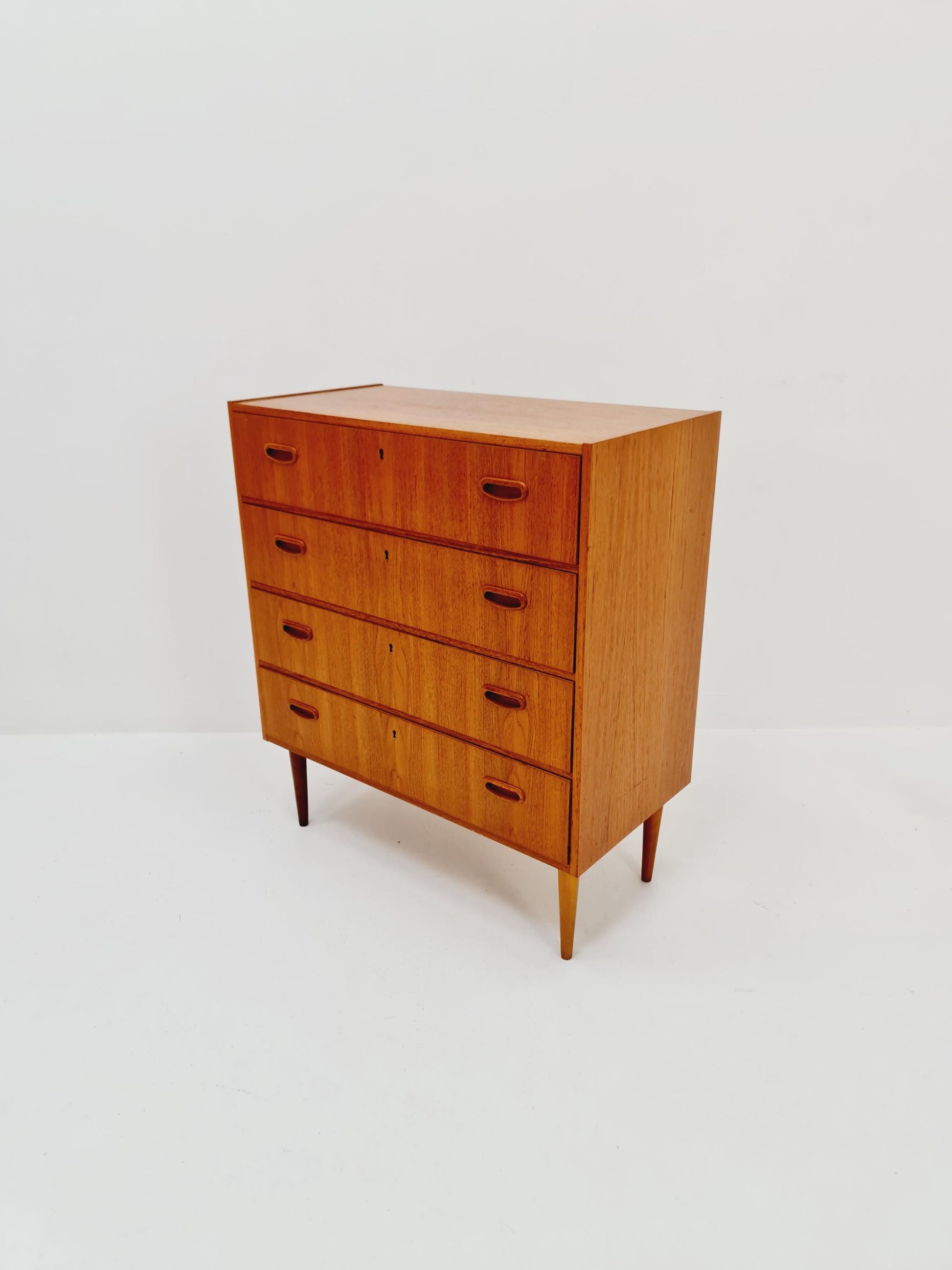 Midcentury danish design chest of drawers / drawer dresser /4 drawers cabinet, 1960s