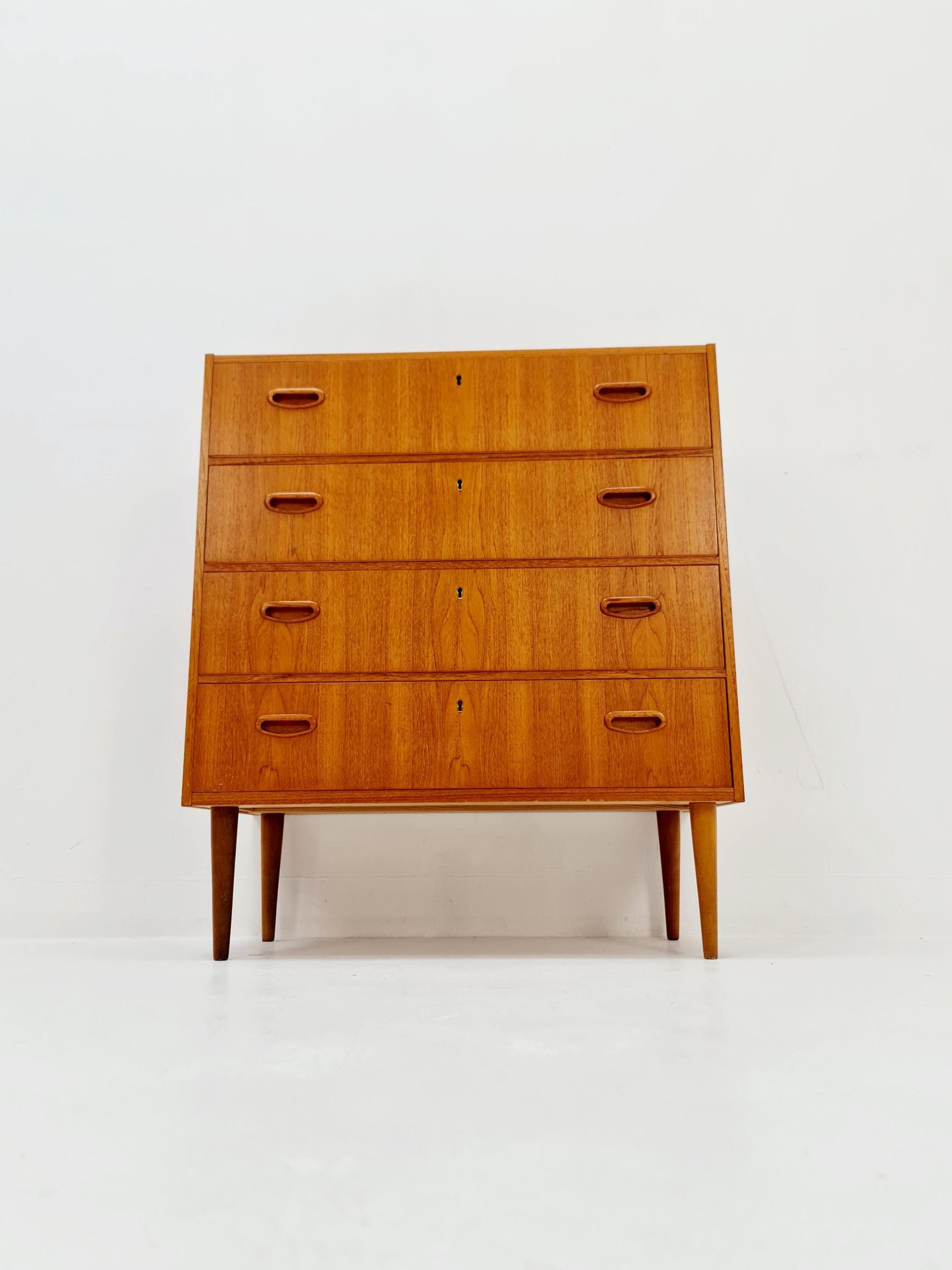 Midcentury danish design chest of drawers / drawer dresser /4 drawers cabinet, 1960s