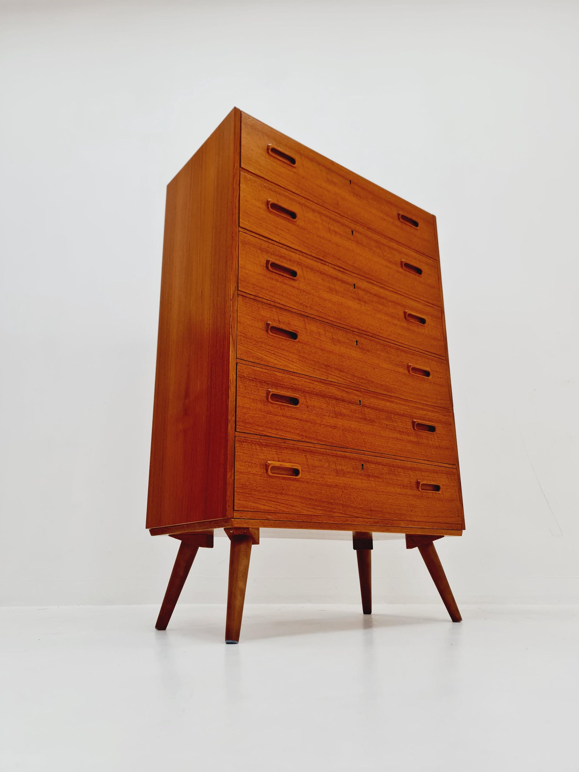 Midcentury Danish teak chest of drawers / drawer dresser / cabinet, 1960s