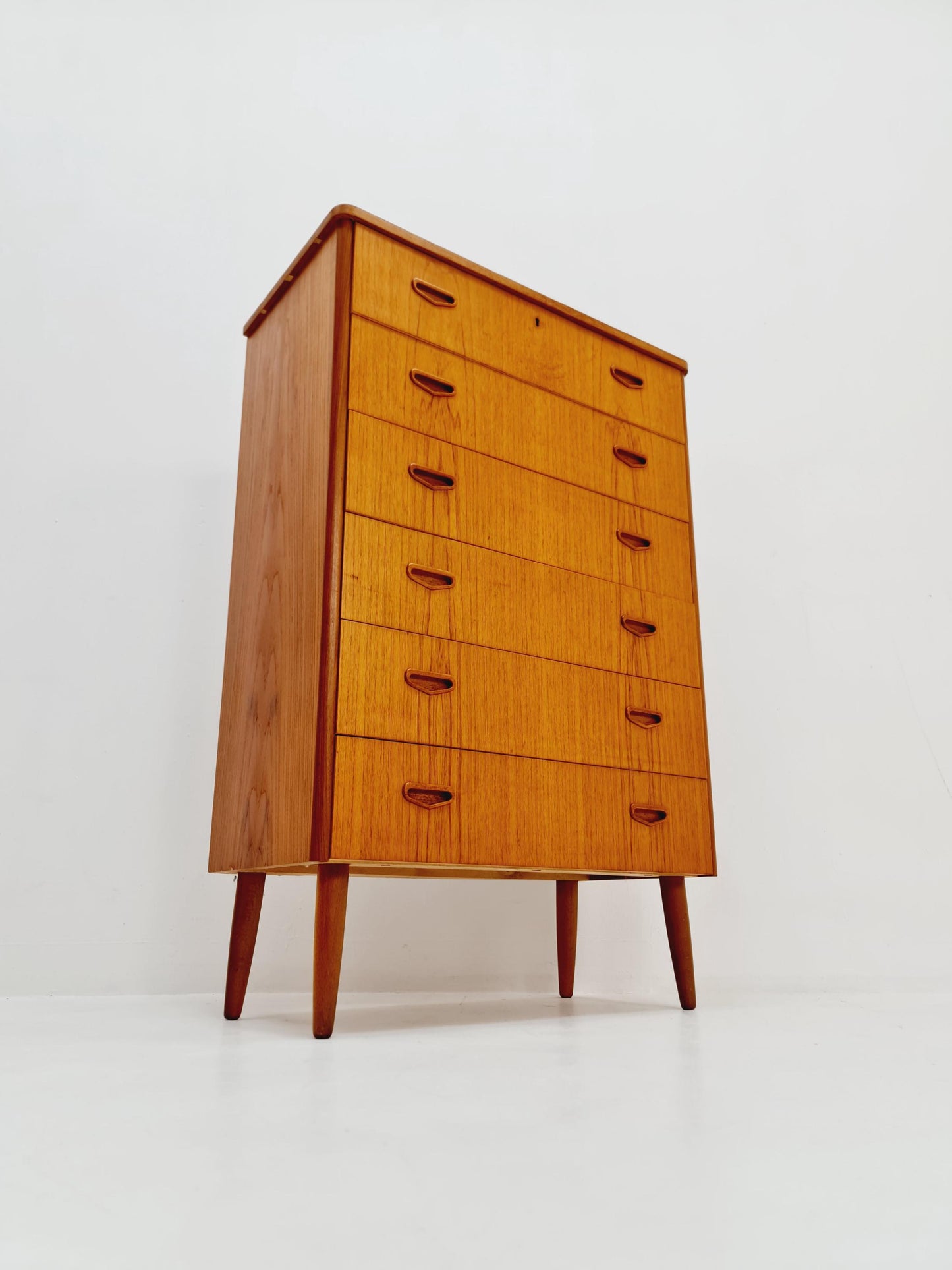 Midcentury Danish teak chest of drawers / drawer dresser / cabinet, 1960s