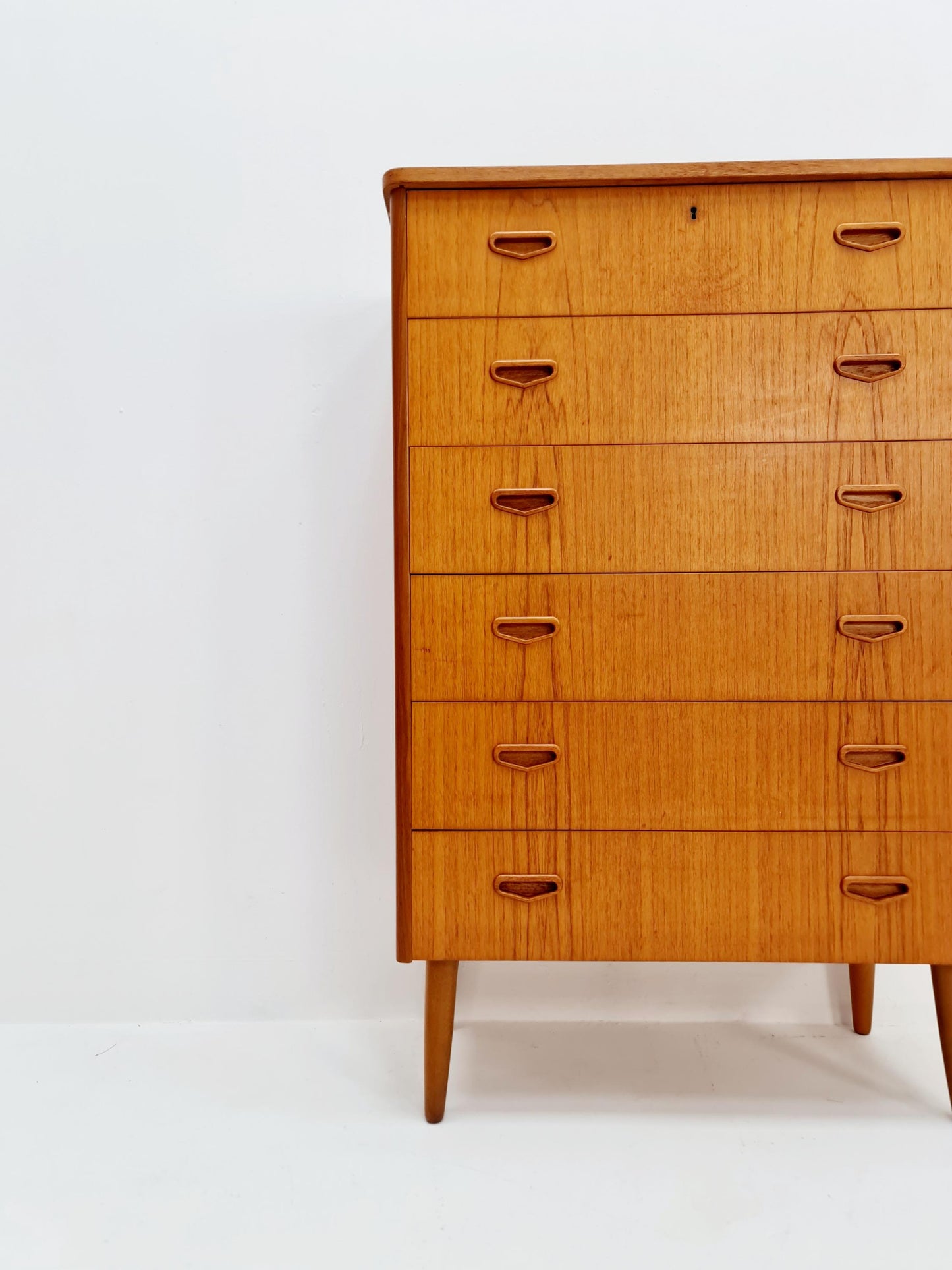 Midcentury Danish teak chest of drawers / drawer dresser / cabinet, 1960s