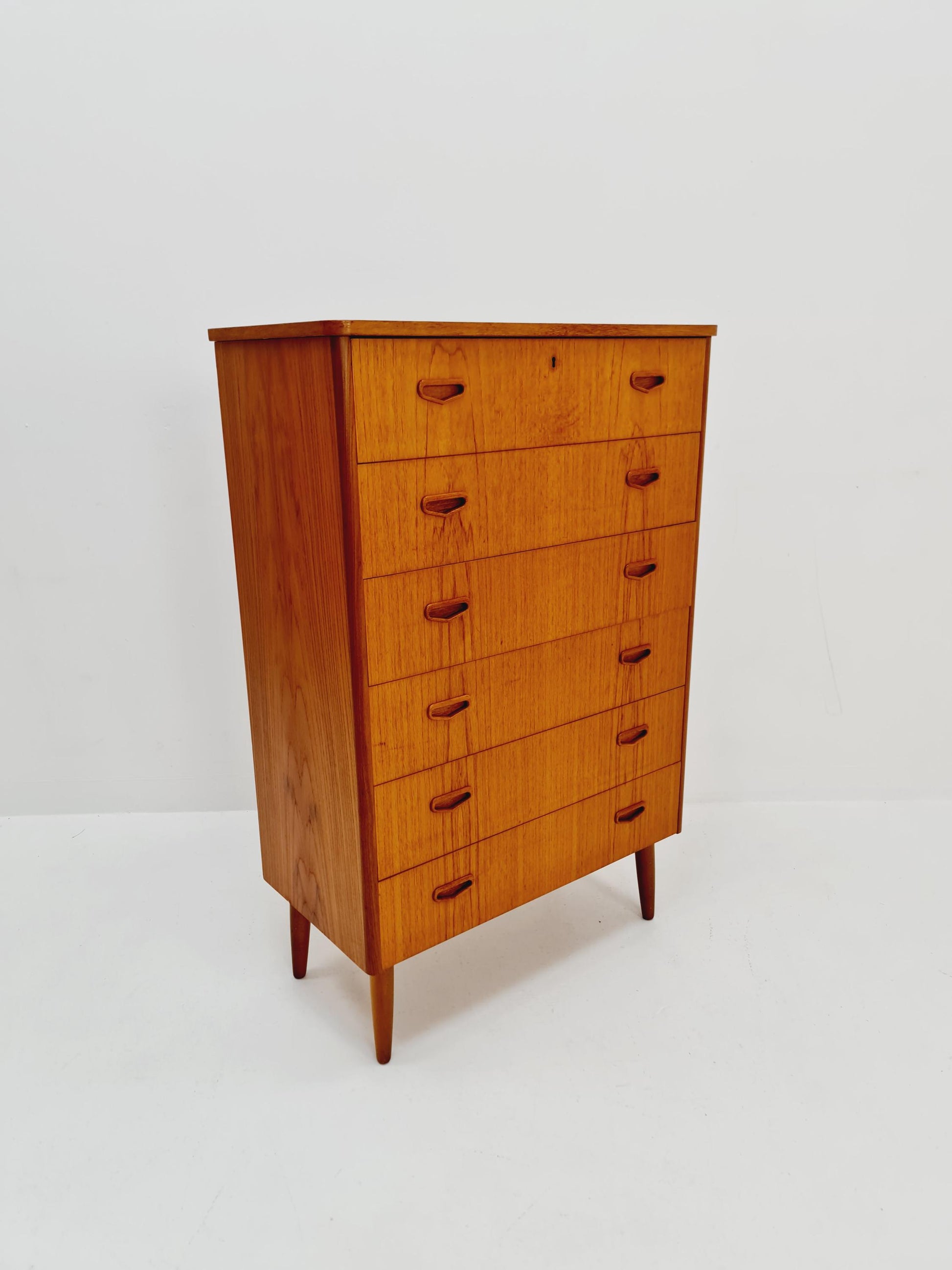 Midcentury Danish teak chest of drawers / drawer dresser / cabinet, 1960s