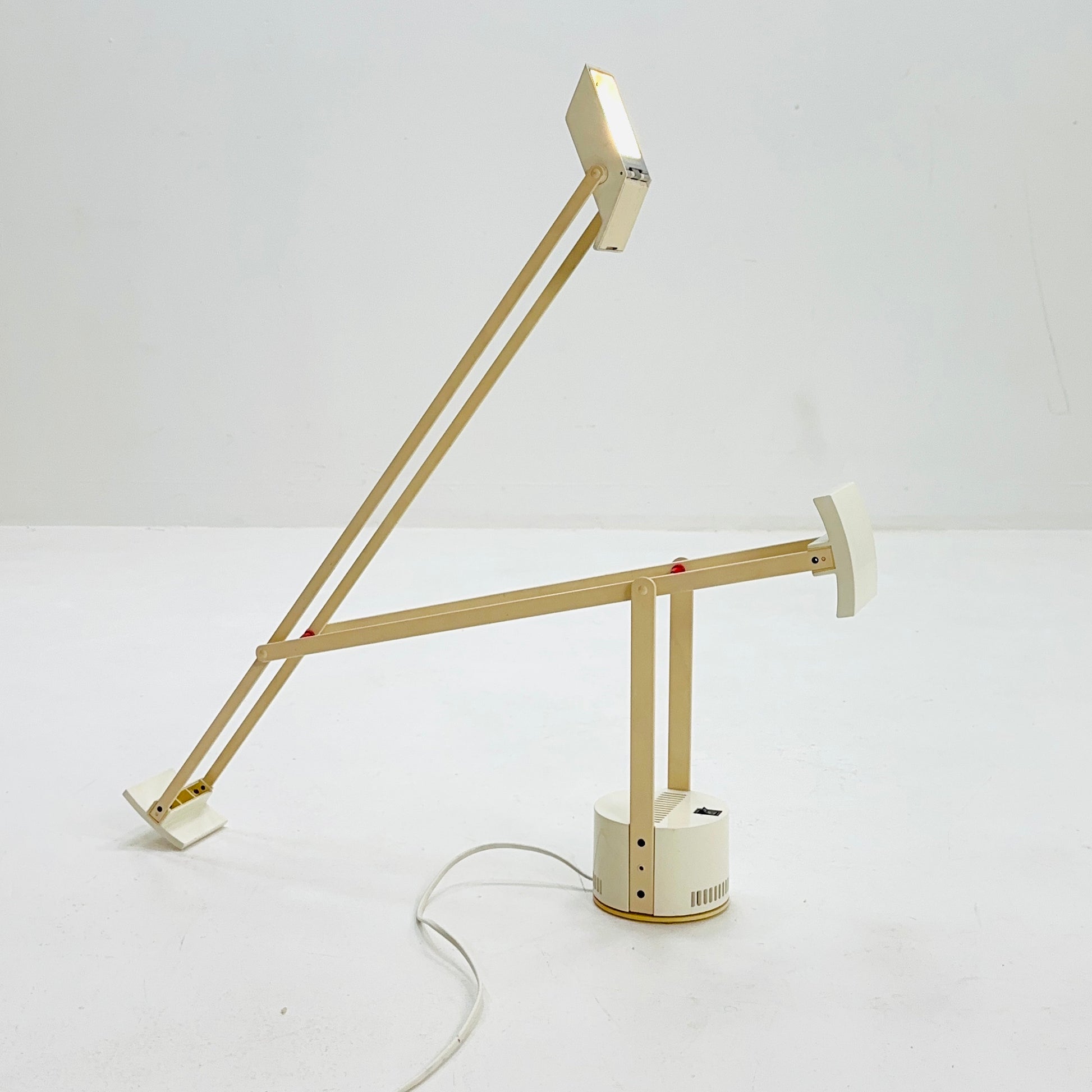 1 of 2 Vintage white Italian Tizio Table Lamp by Richard Sapper for Artemide, 1972