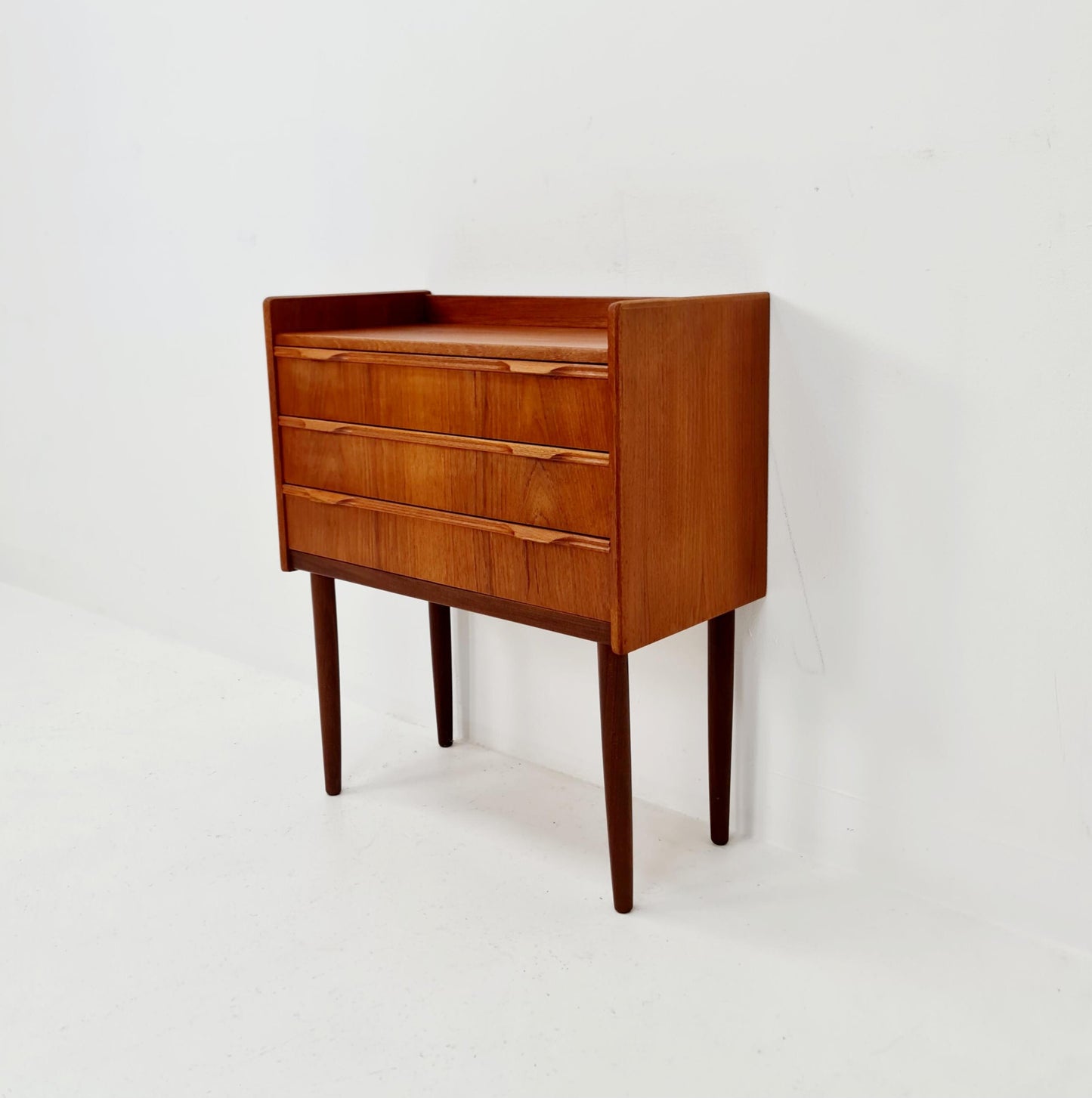 Midcentury danish design chest of drawers / drawer dresser /3 drawers cabinet, 1960s